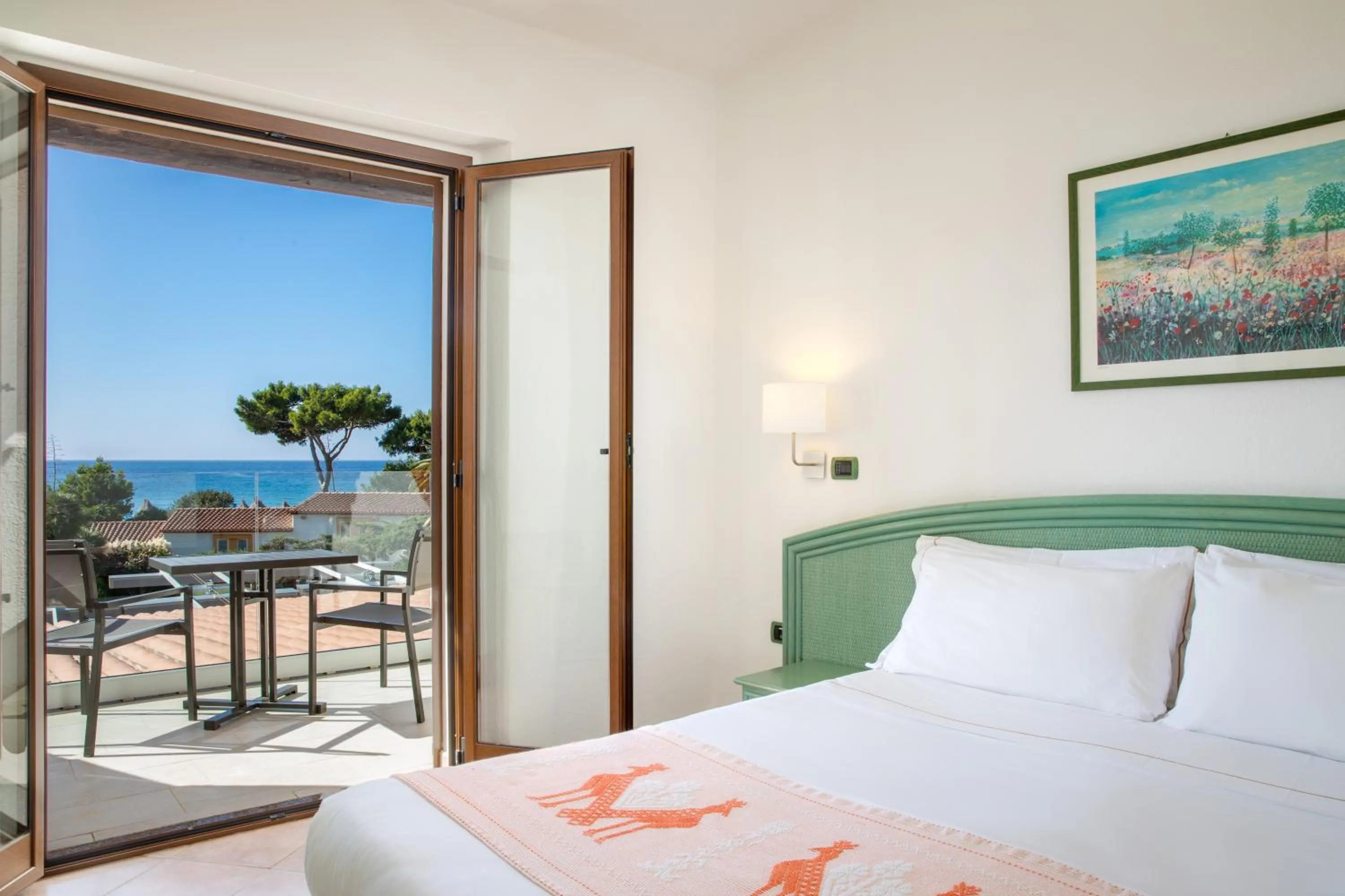 Sea view, Bed in Cormoran Hotel & Residence