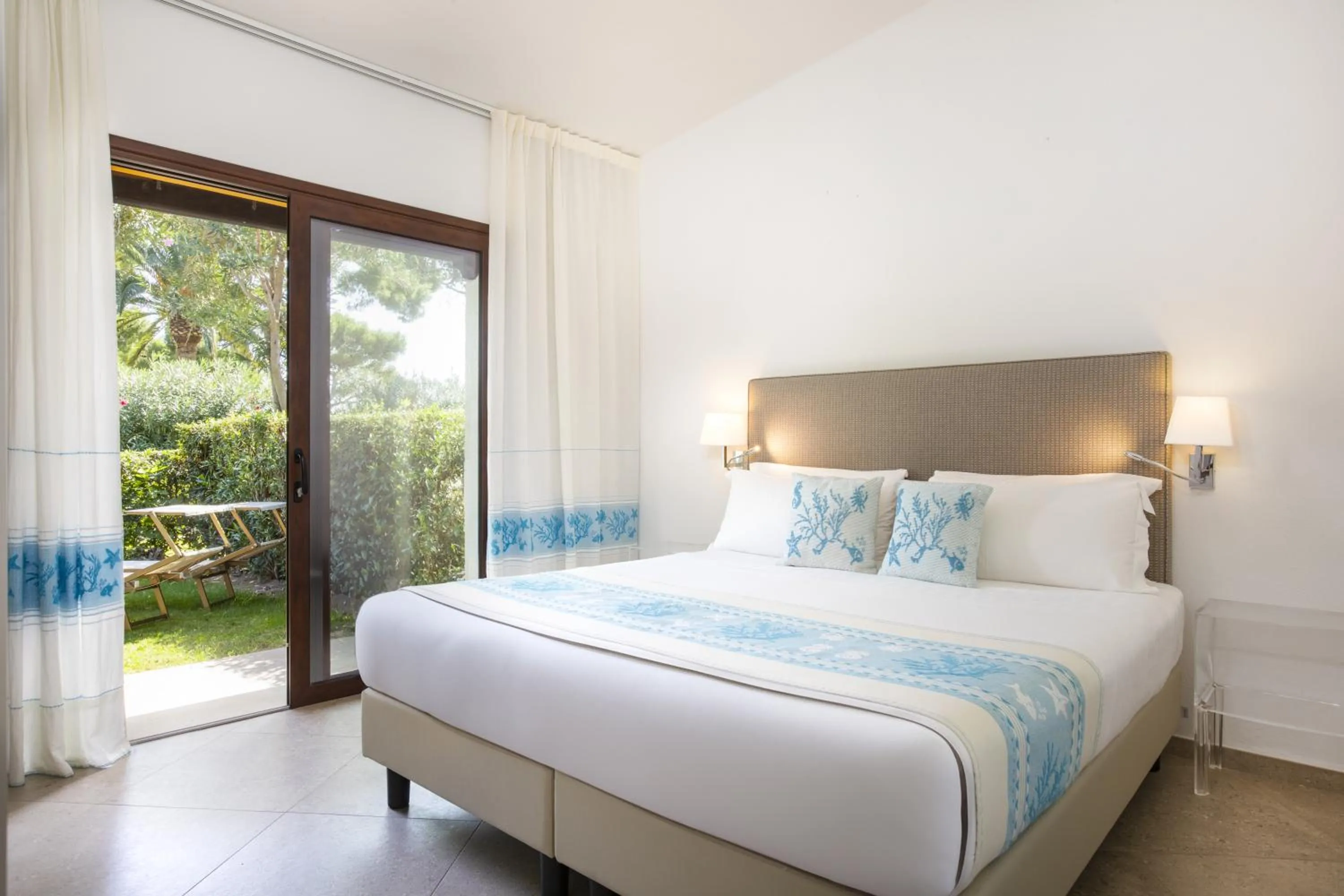 Bed in Cormoran Hotel & Residence