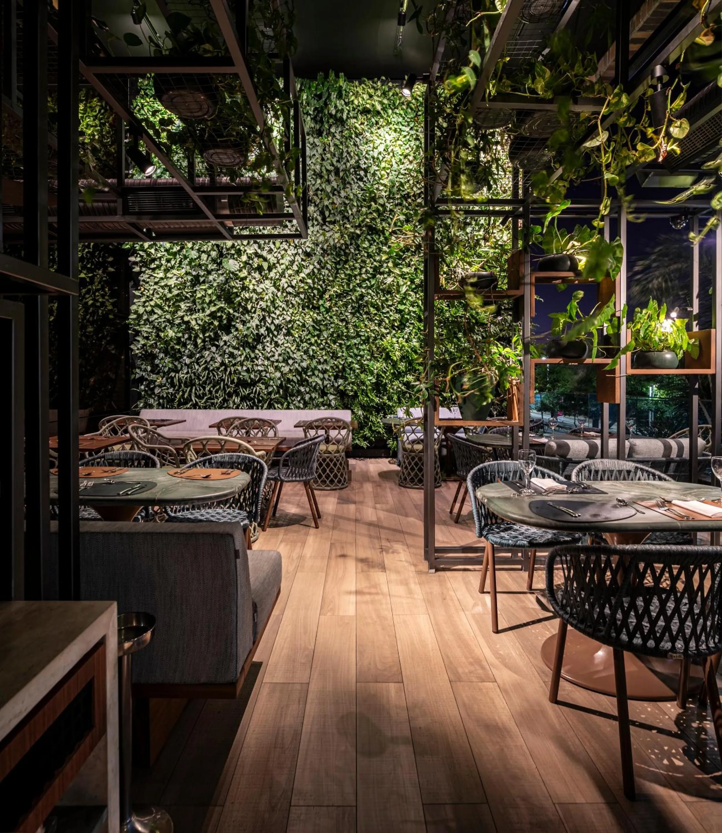 Restaurant/places to eat in Hotel Gran Marquise