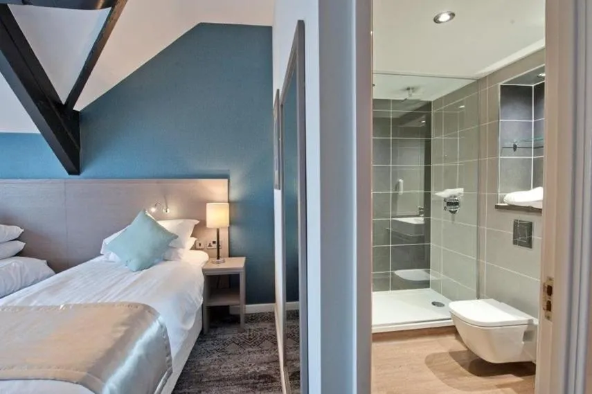 Shower in The Portland Hotel Wetherspoon