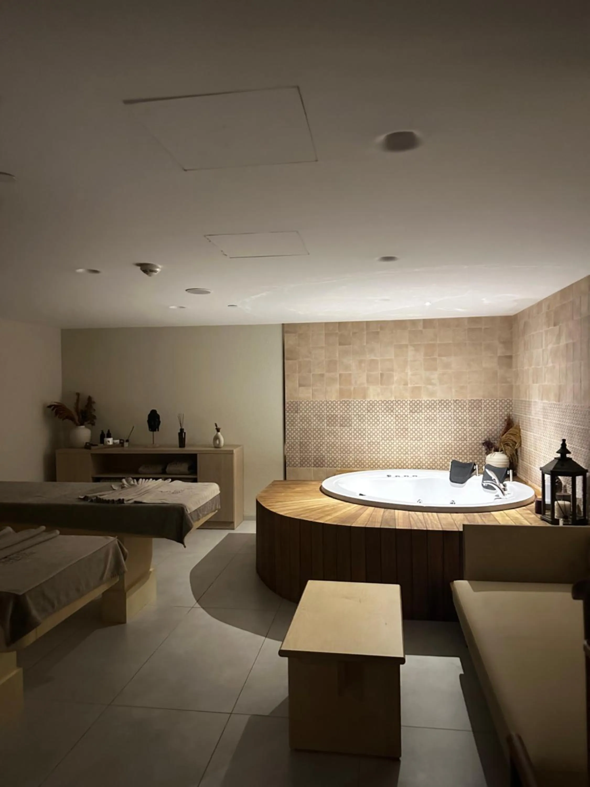 Hot Tub in Sundance Hotel Istanbul