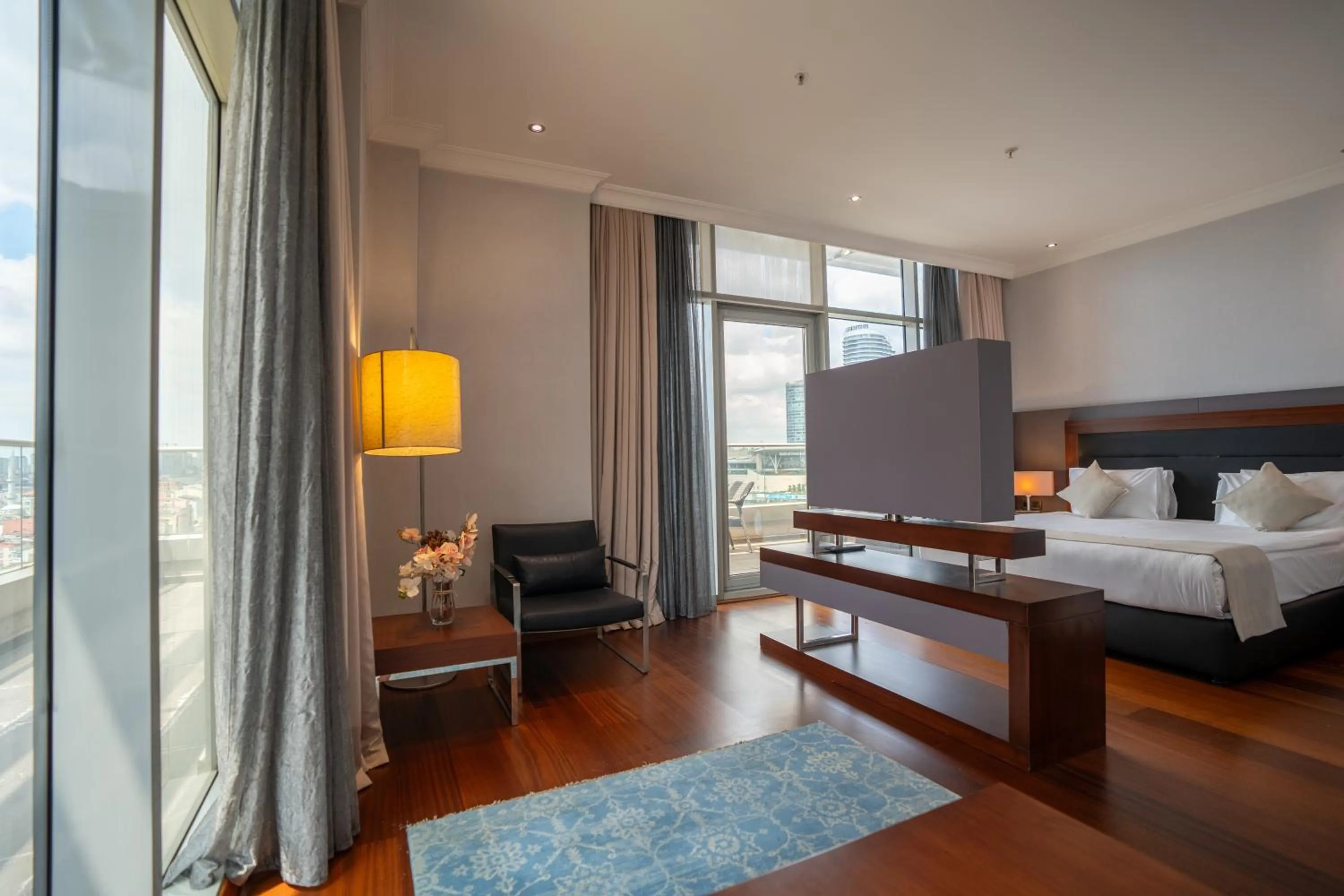 Photo of the whole room, Bed in Sundance Hotel Istanbul