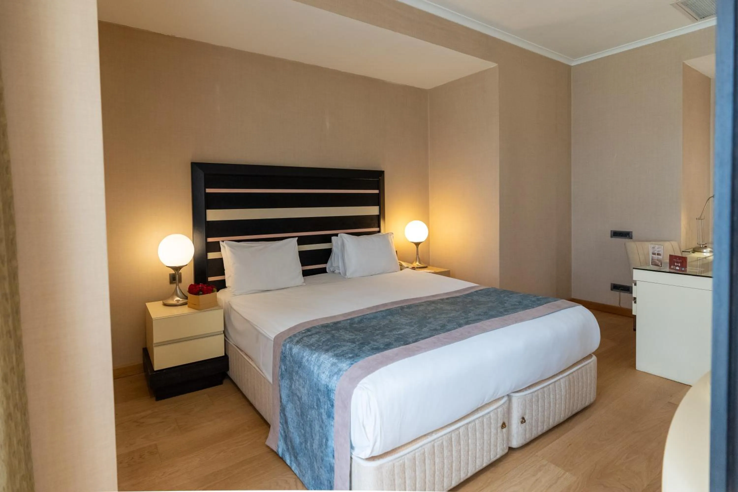 Bed in Sundance Hotel Istanbul