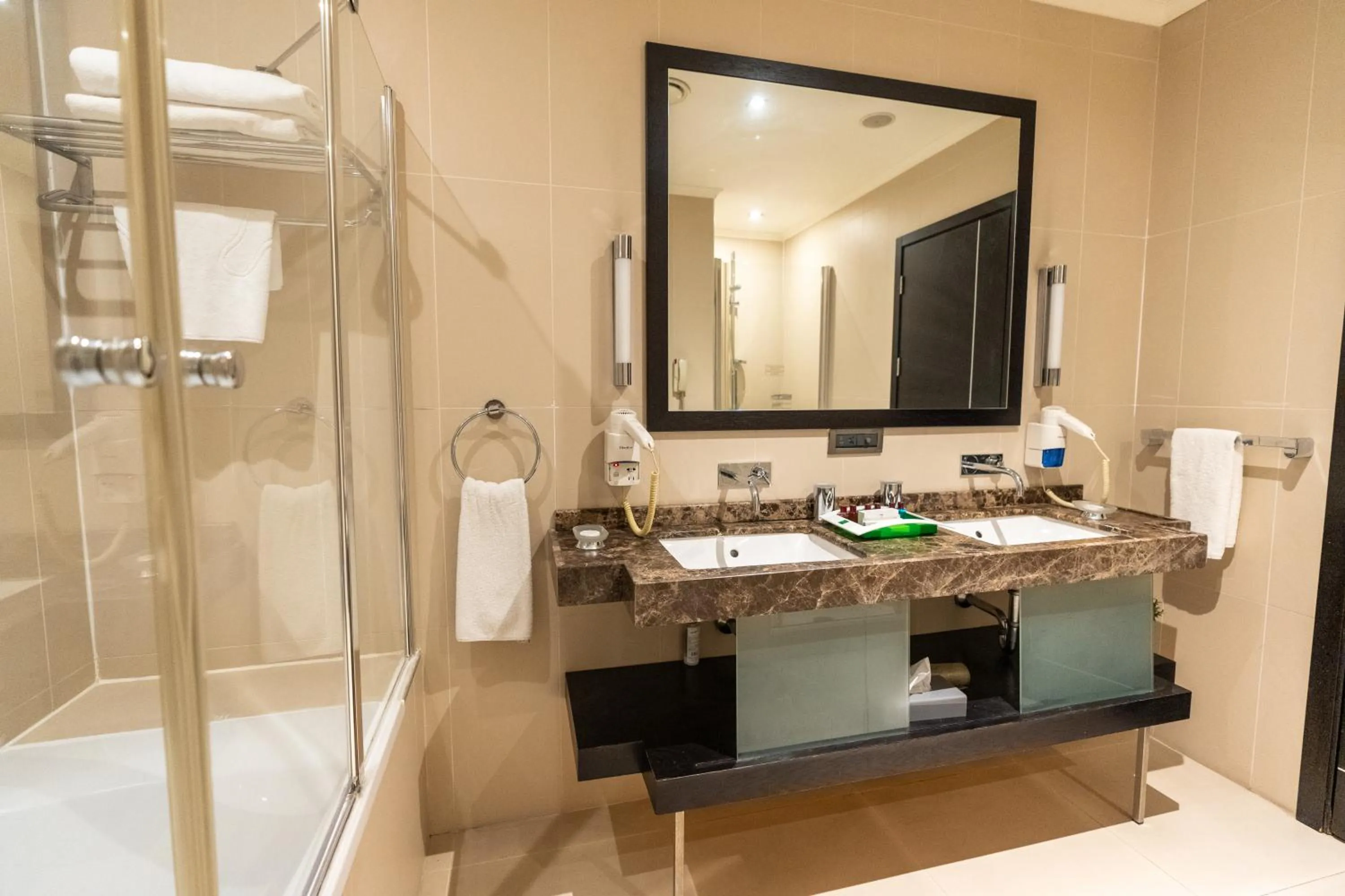 Shower in Sundance Hotel Istanbul