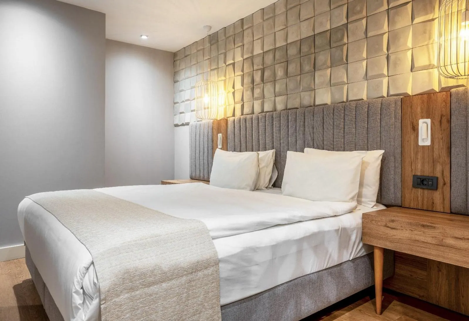 Photo of the whole room, Bed in Sundance Hotel Istanbul