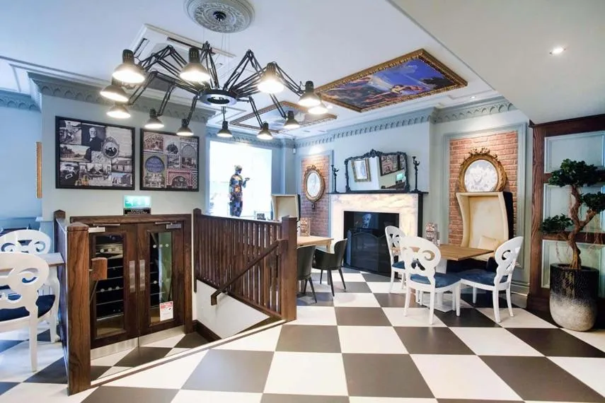 Restaurant/places to eat in The Guildhall and Linen Exchange Wetherspoon