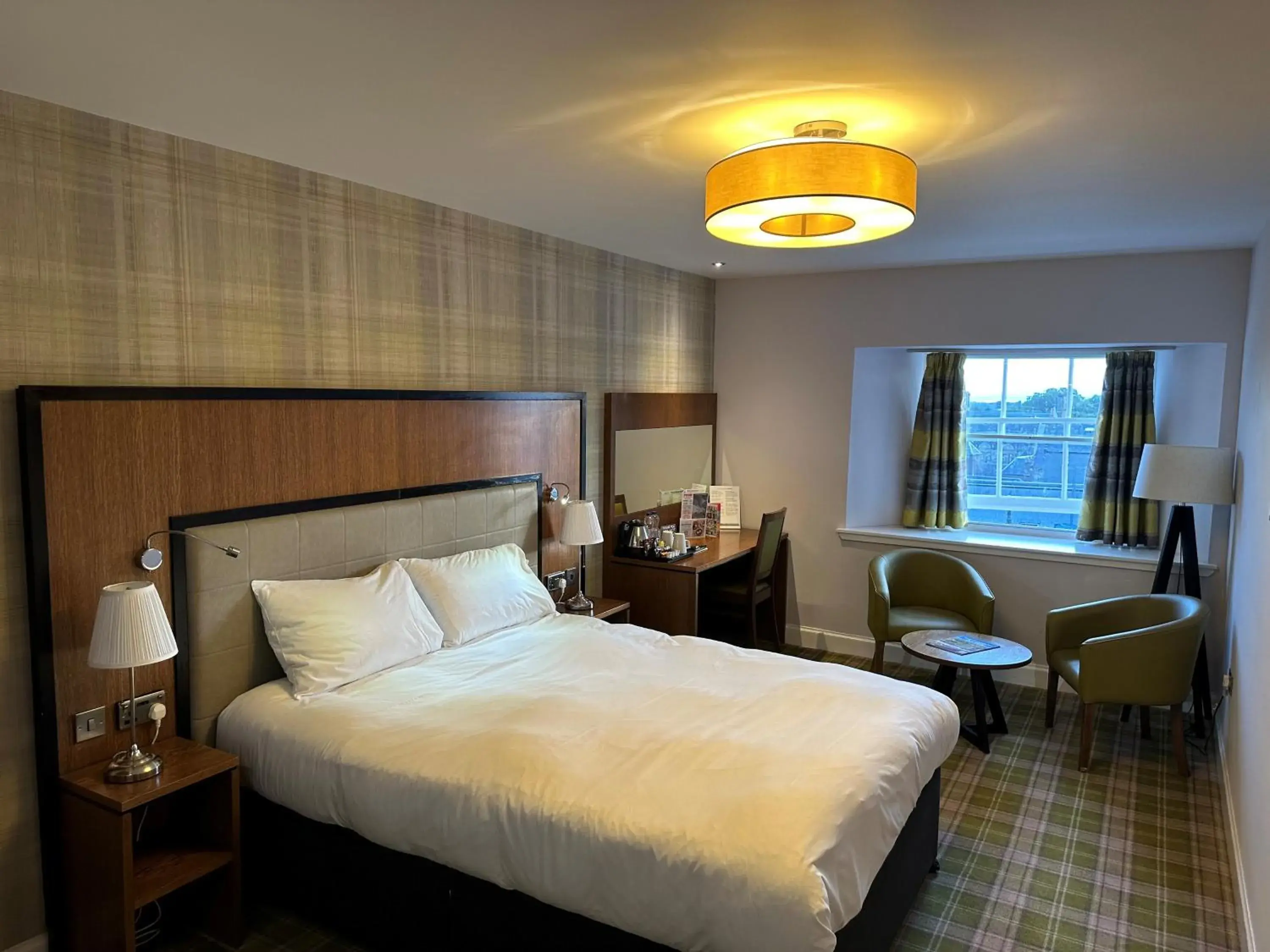Double Room in The Guildhall and Linen Exchange Wetherspoon Double Room in The Guildhall and Linen Exchange Wetherspoon