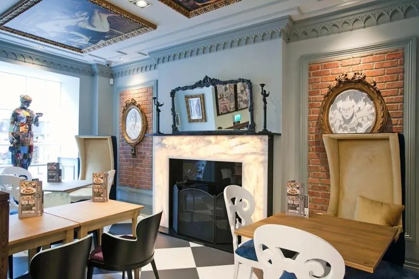 Restaurant/places to eat in The Guildhall and Linen Exchange Wetherspoon