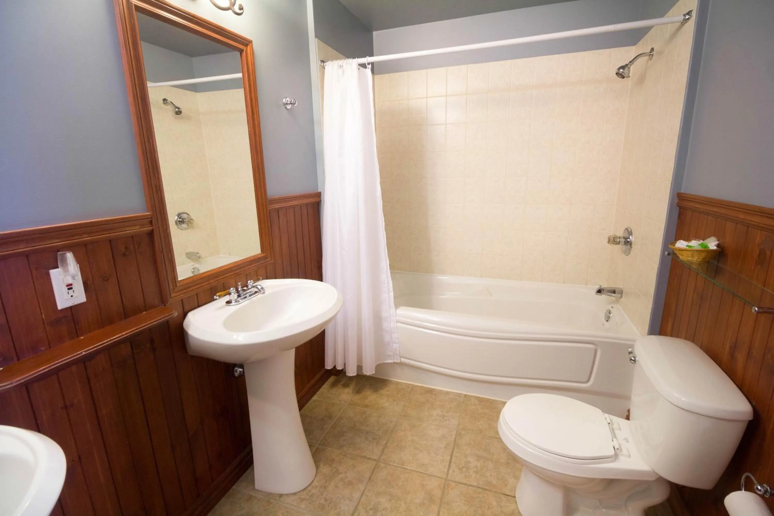 Bathroom in Hôtel Marineau La Tuque