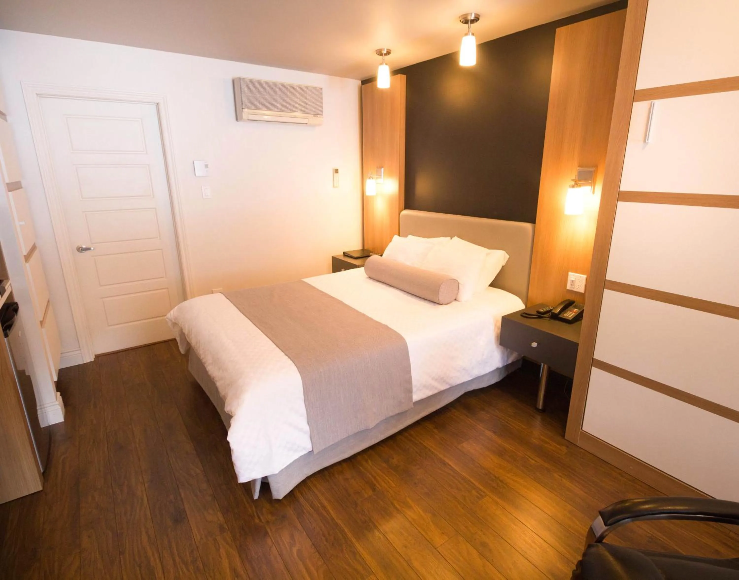 Bed in Hôtel Marineau La Tuque