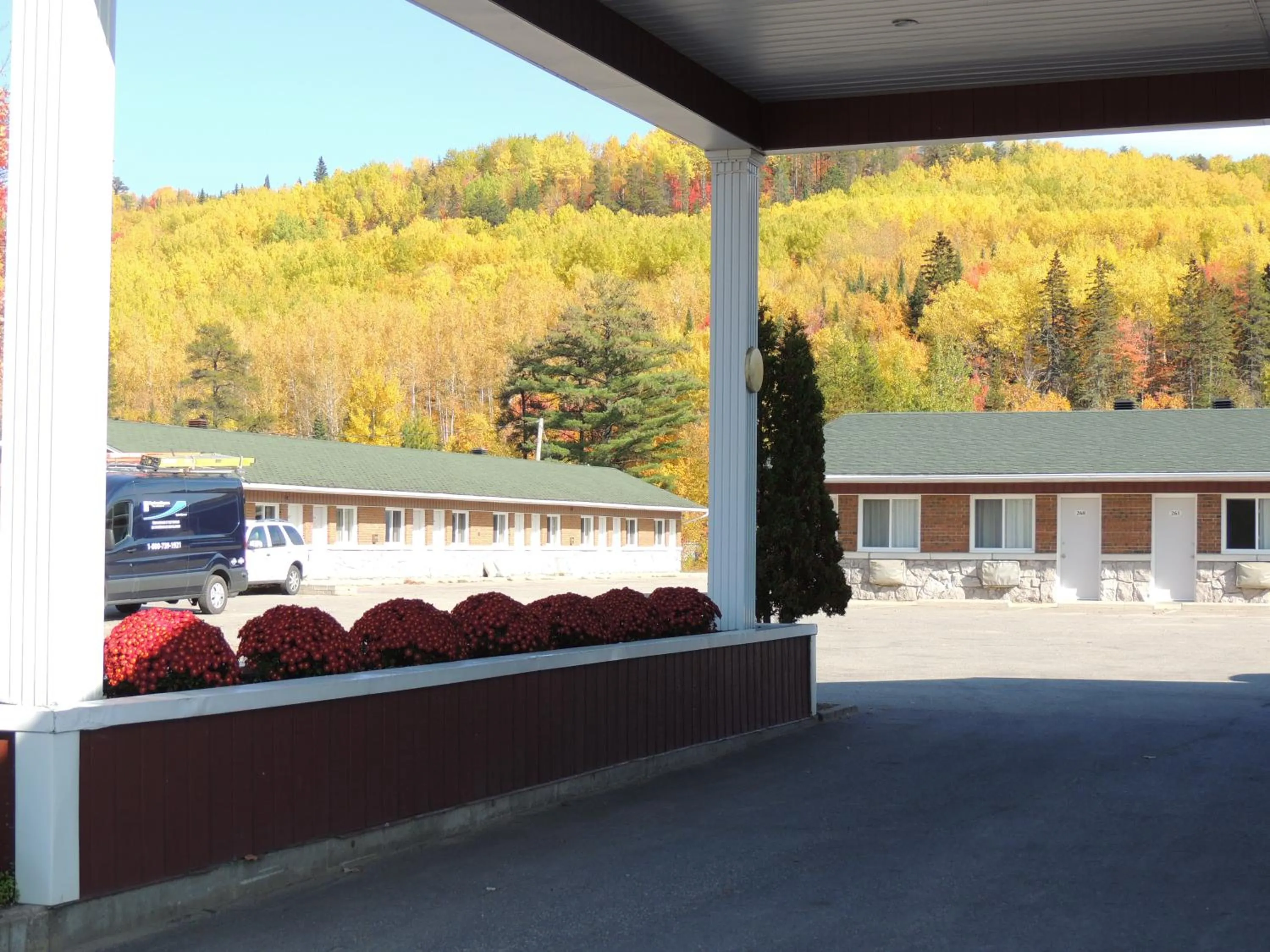 Property building in Hôtel Marineau La Tuque