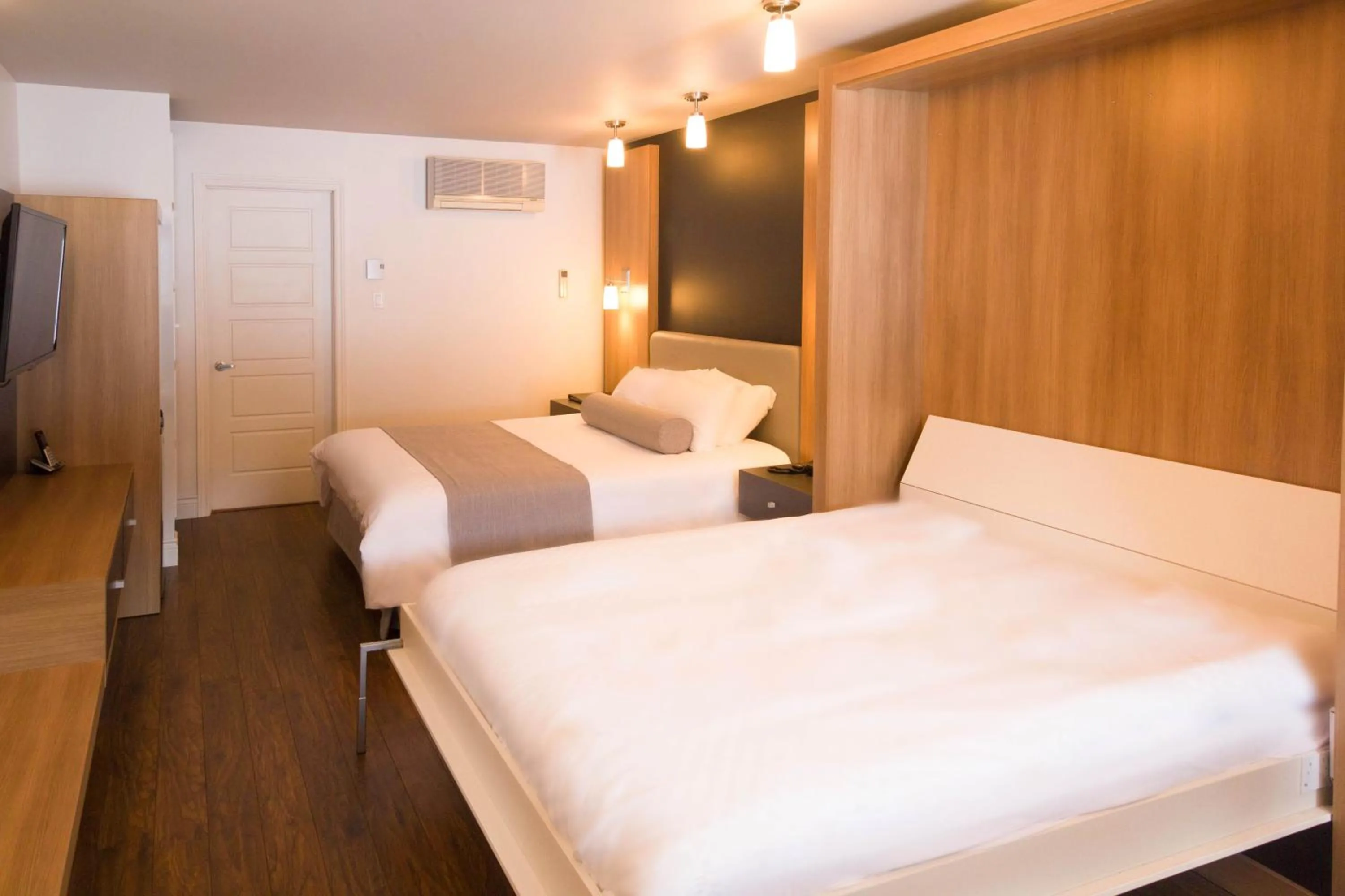 Bed in Hôtel Marineau La Tuque