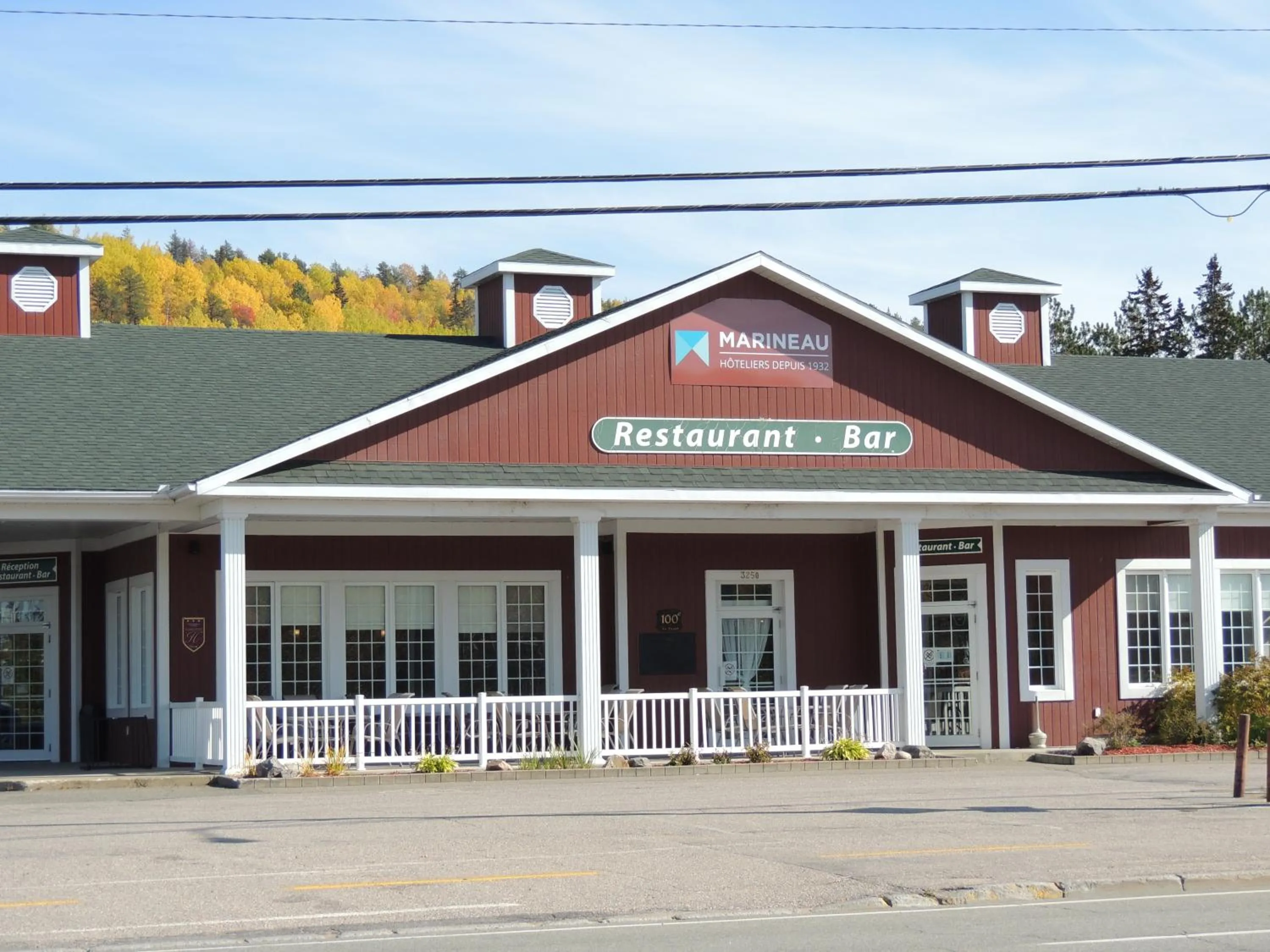 Property building in Hôtel Marineau La Tuque