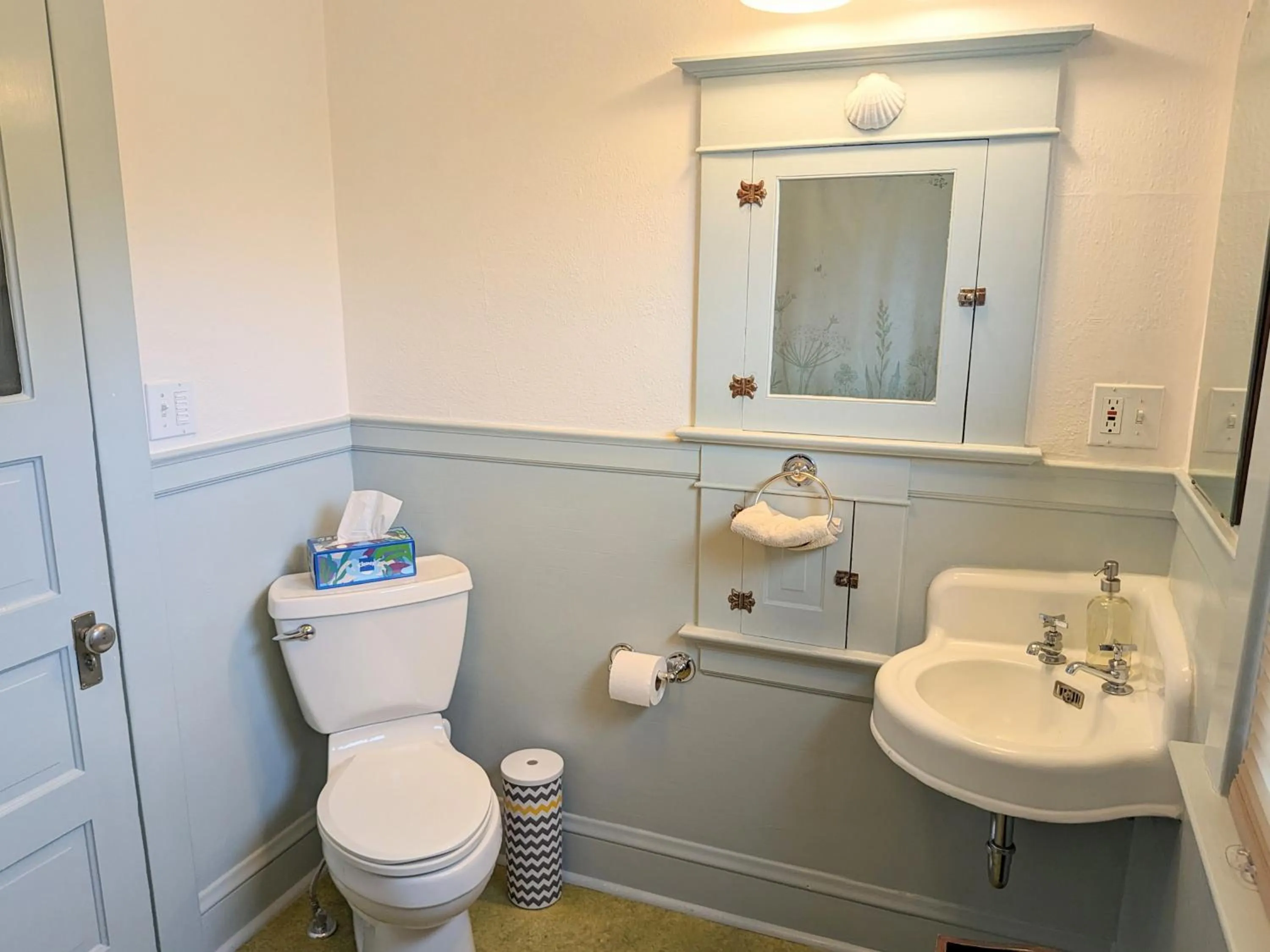 Toilet in Bluebird Guesthouse