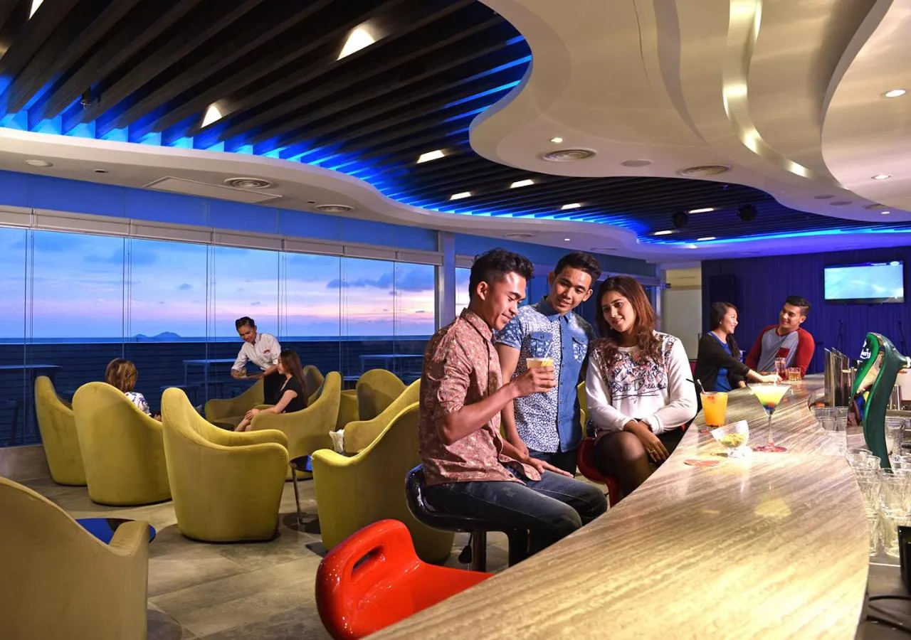 Restaurant/places to eat in Lexis Suites Penang