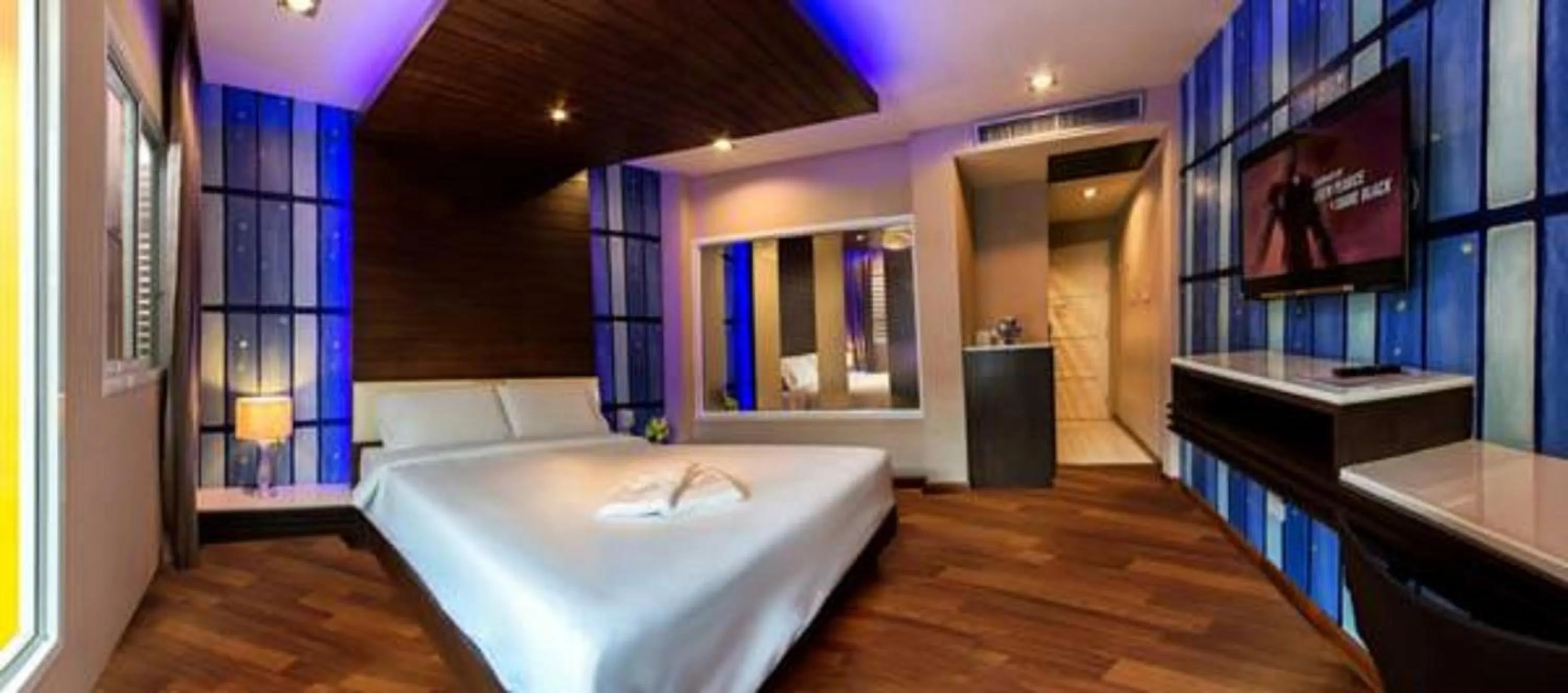 Photo of the whole room, Bed in The Ring Hotel