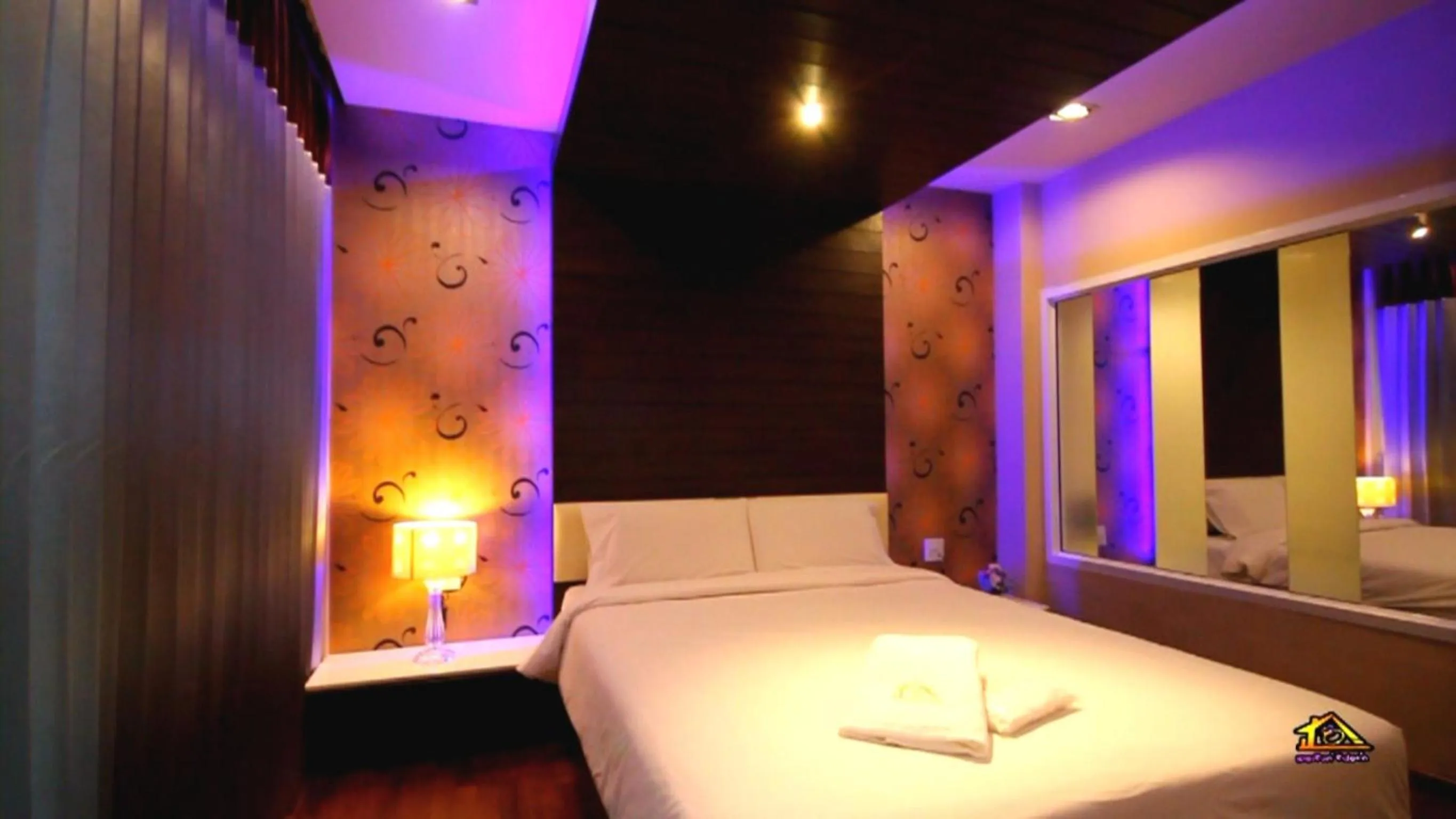 Photo of the whole room, Bed in The Ring Hotel