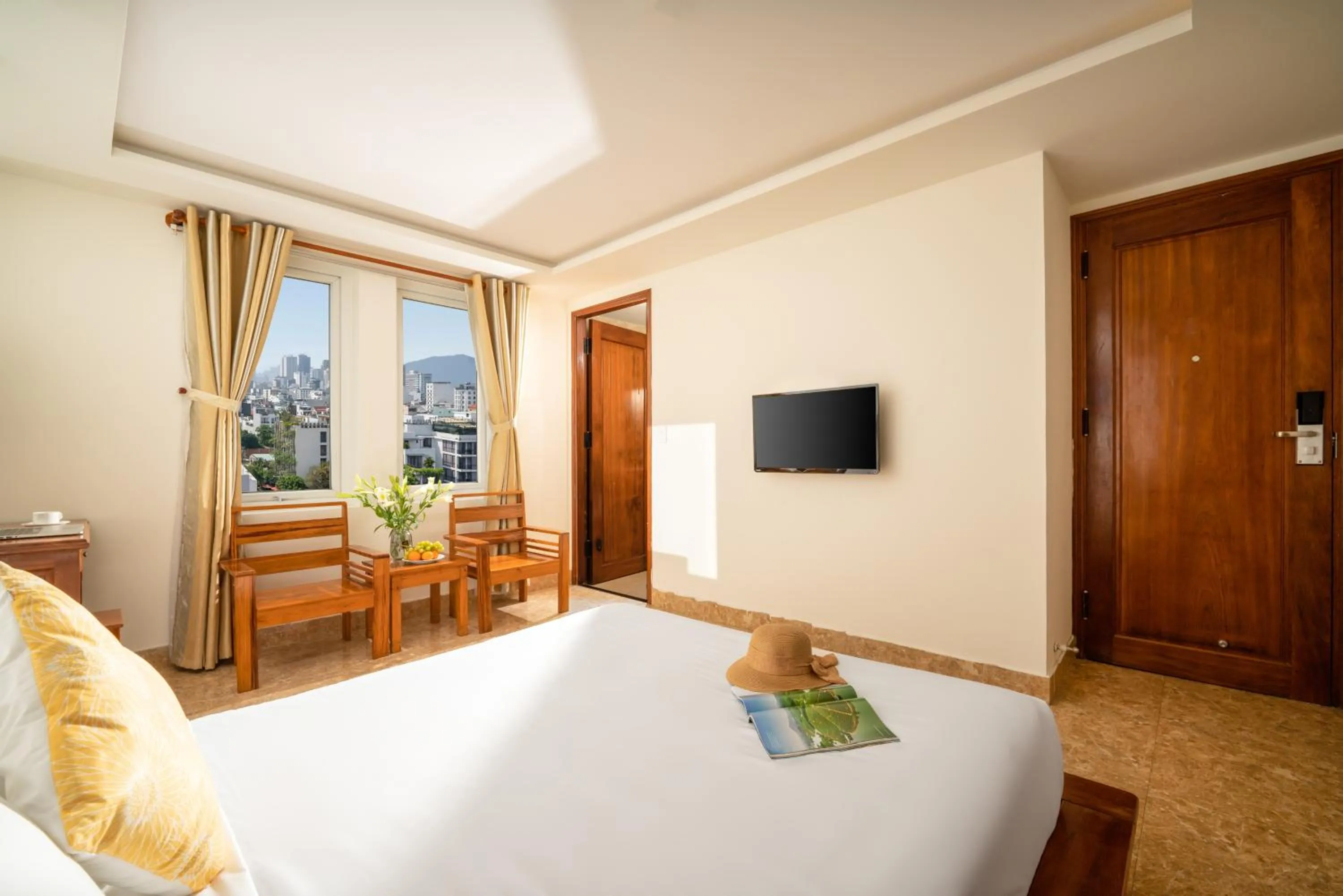 room service, Bed in Titan Hotel Da Nang