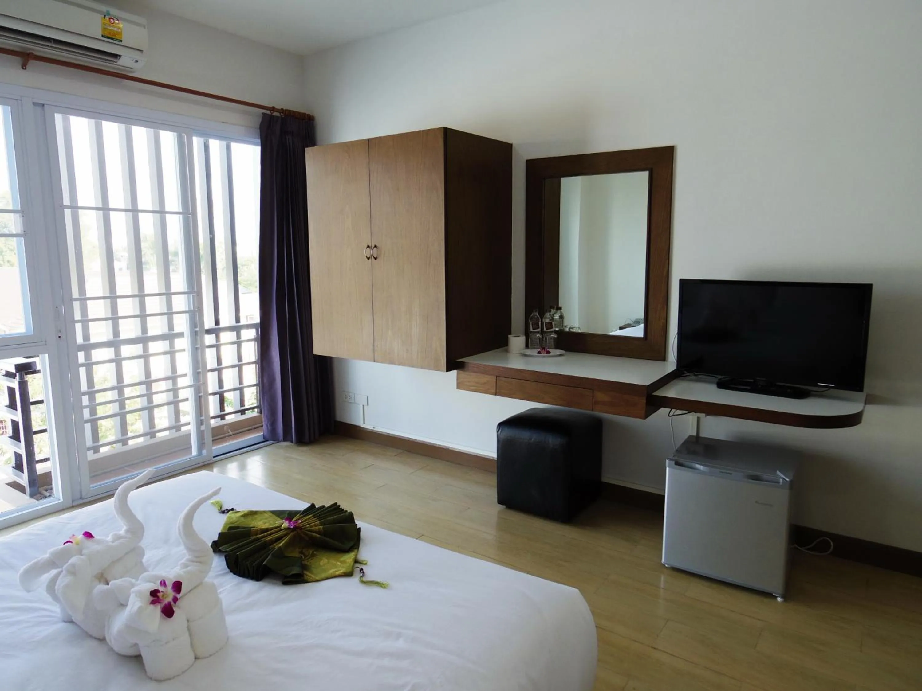 TV and multimedia, Bed in The SR Residence Lampang