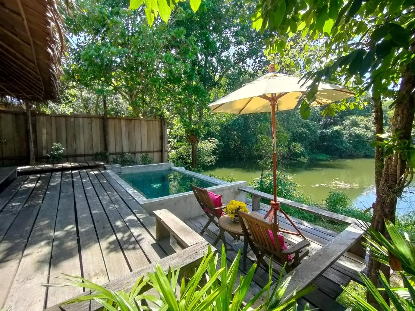 Swimming pool in Thap Pala Cottage