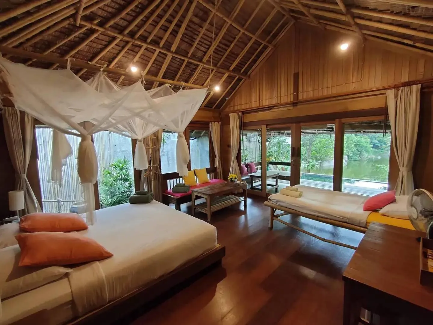 Photo of the whole room, Bed in Thap Pala Cottage