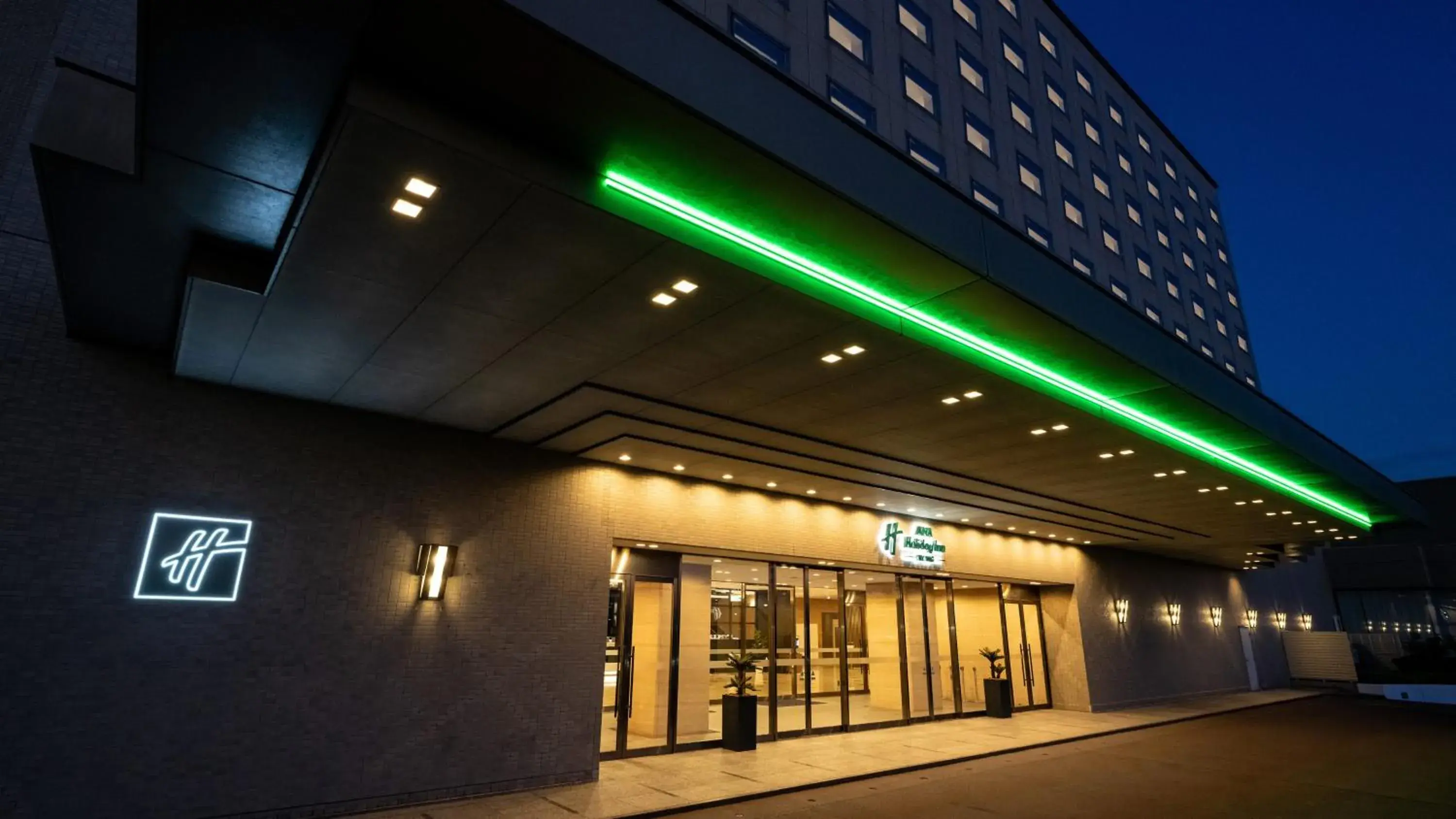 Property building in ANA Holiday Inn Iwate Kitakami by IHG Property building in ANA Holiday Inn Iwate Kitakami by IHG