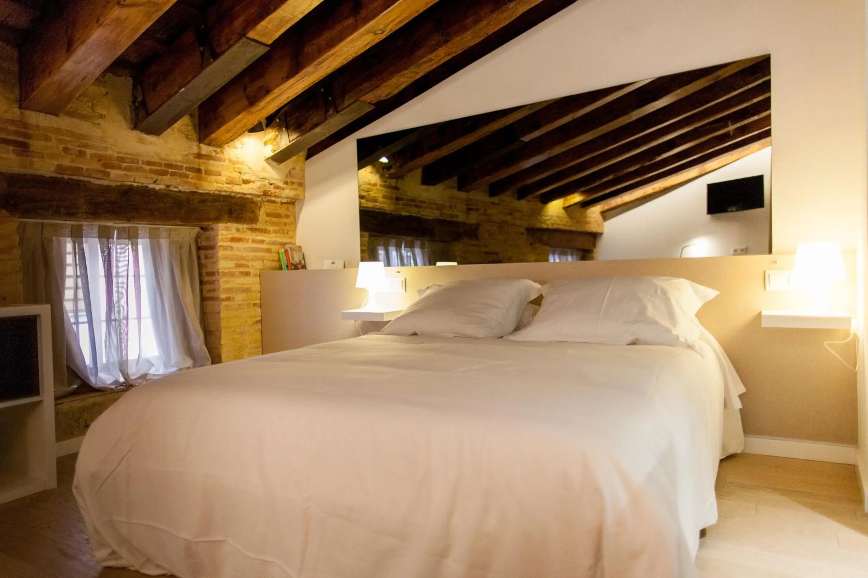 Photo of the whole room, Bed in Host & Home