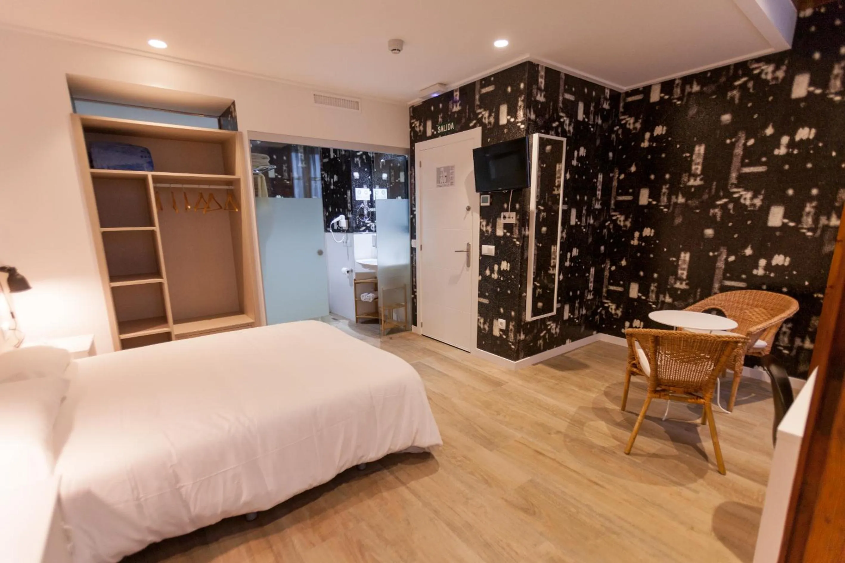 Photo of the whole room, Bed in Host & Home