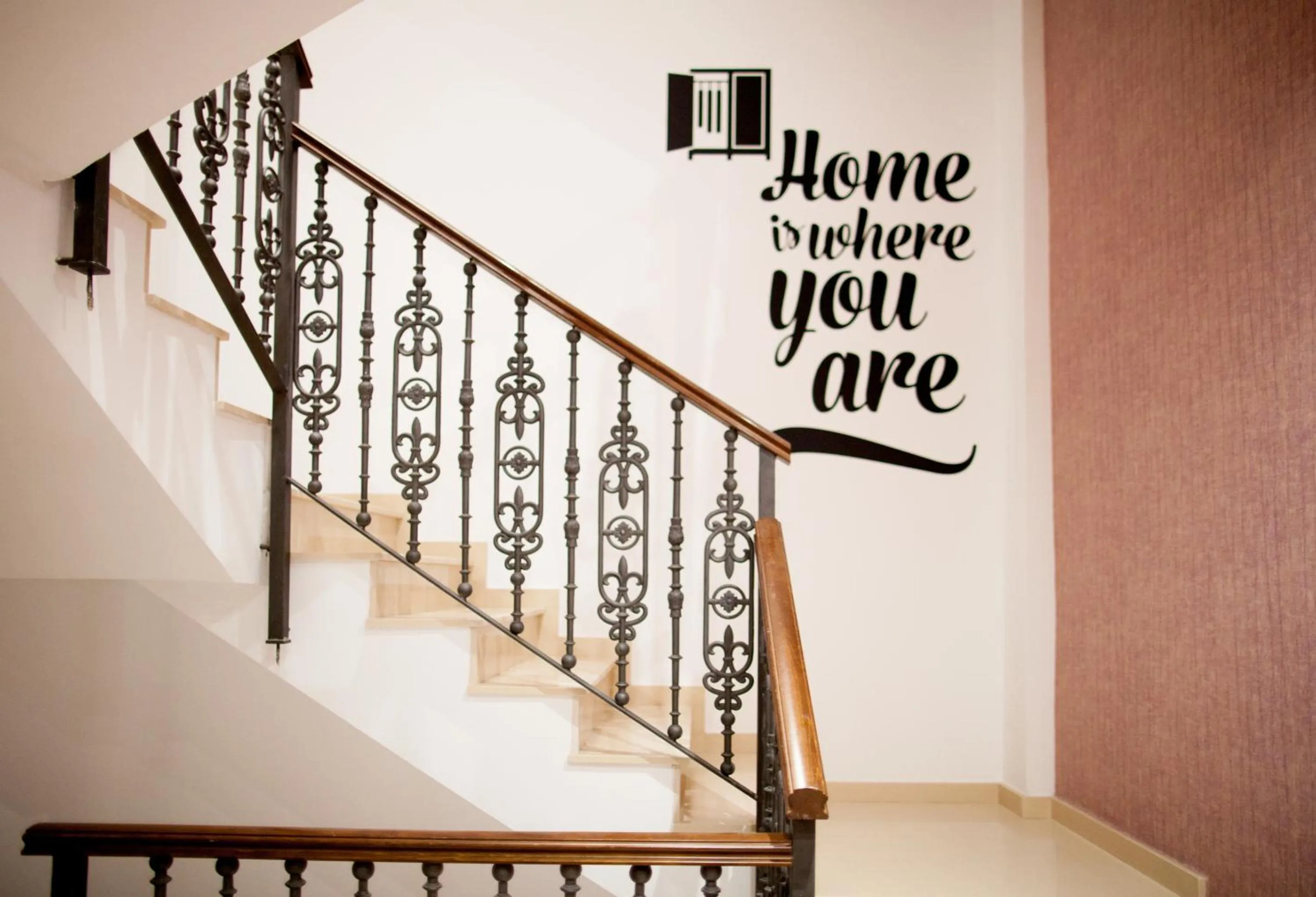 Logo/Certificate/Sign in Host & Home