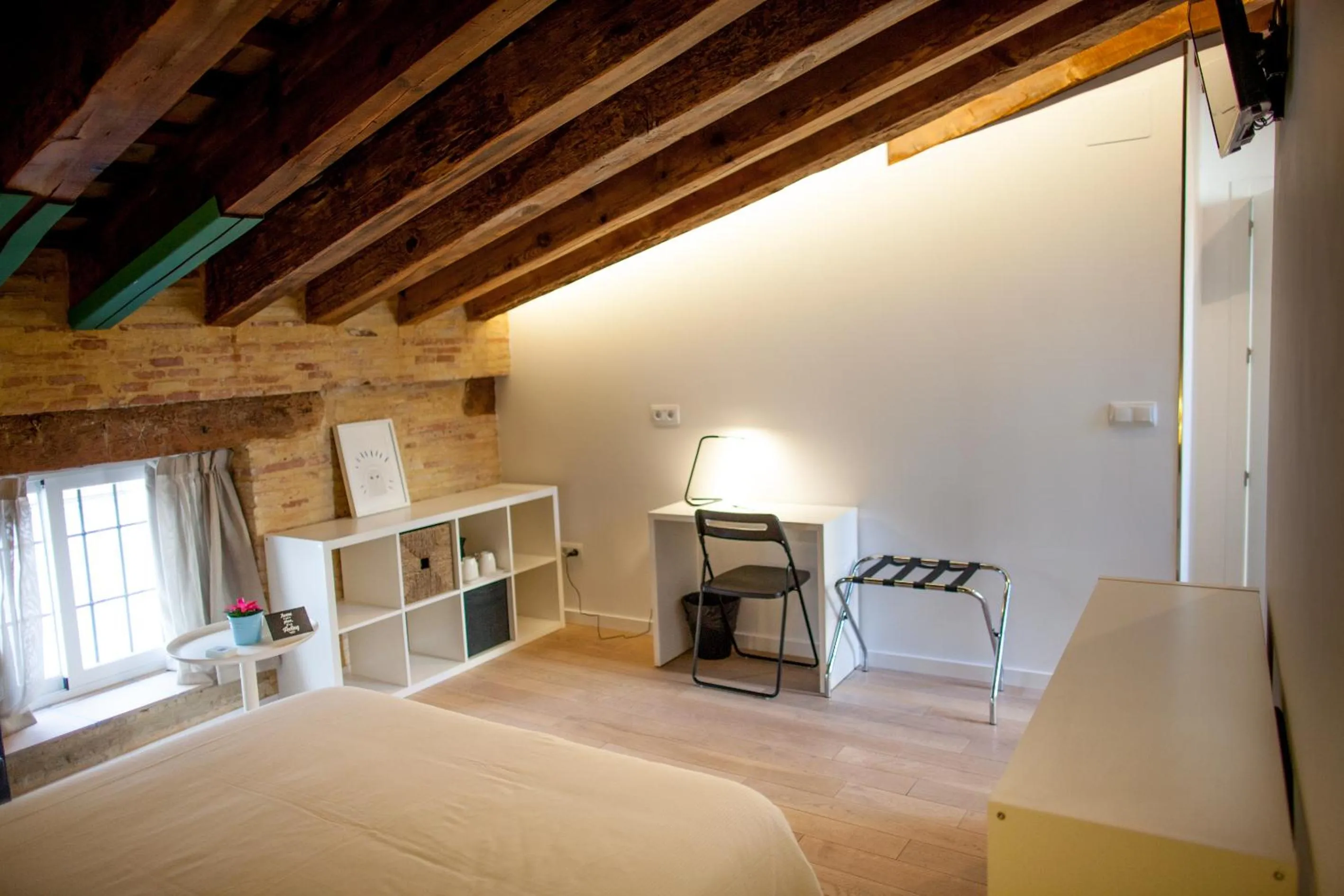 Photo of the whole room, Bed in Host & Home