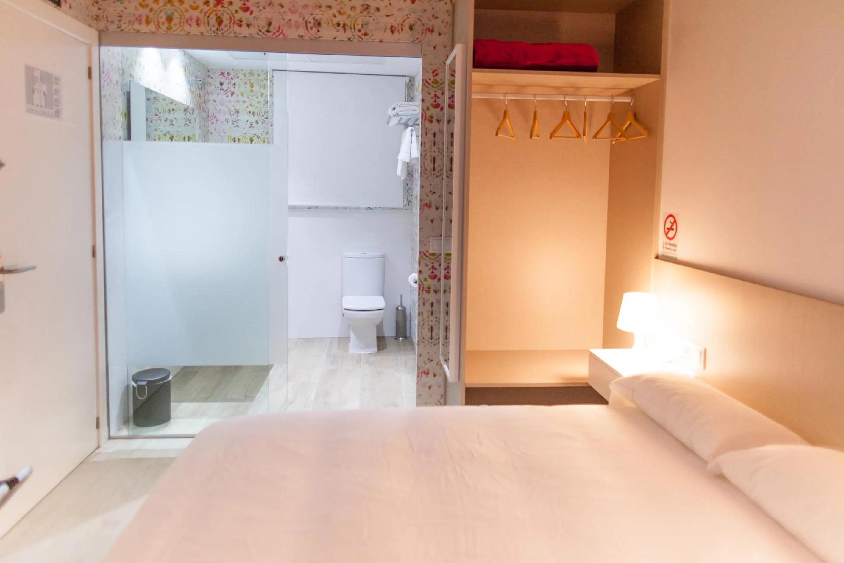 Photo of the whole room, Bed in Host & Home