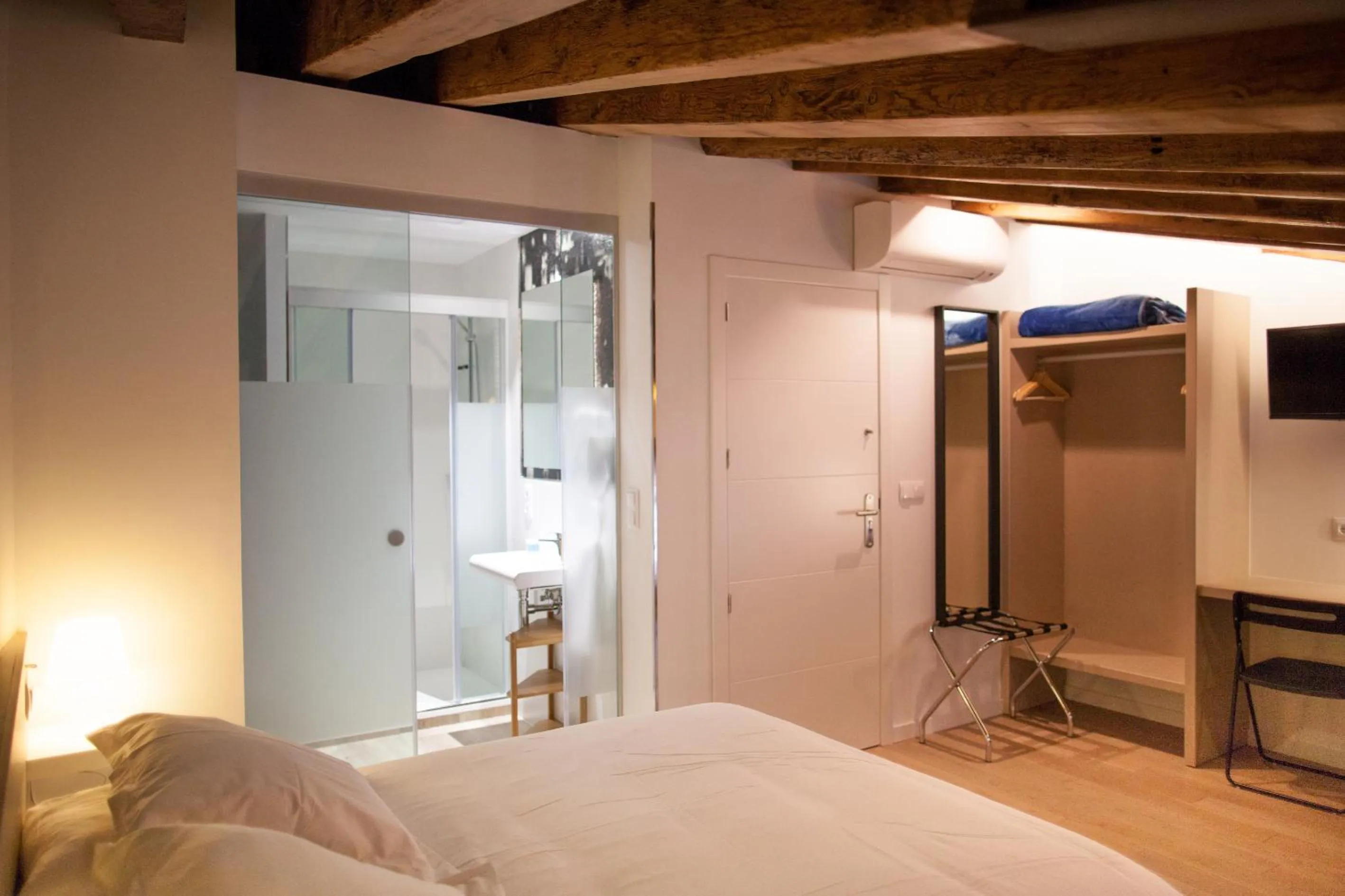 Photo of the whole room, Bed in Host & Home