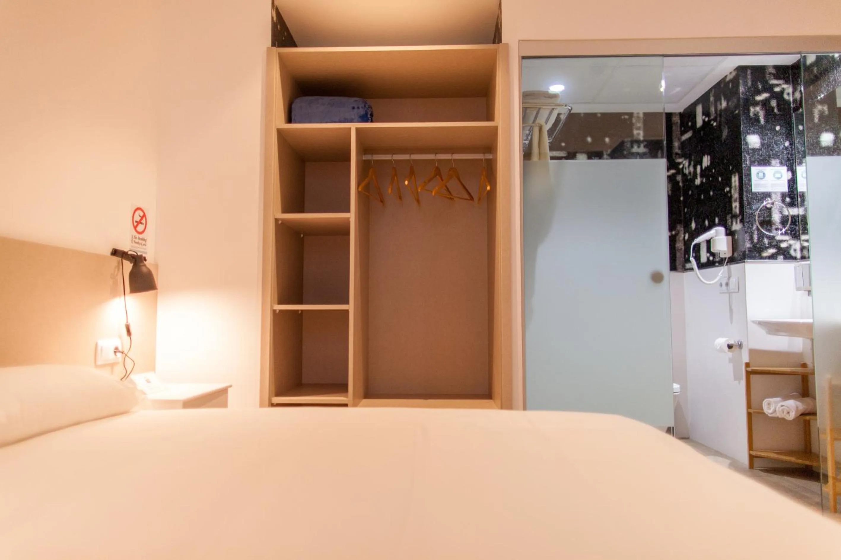 Photo of the whole room, Bed in Host & Home