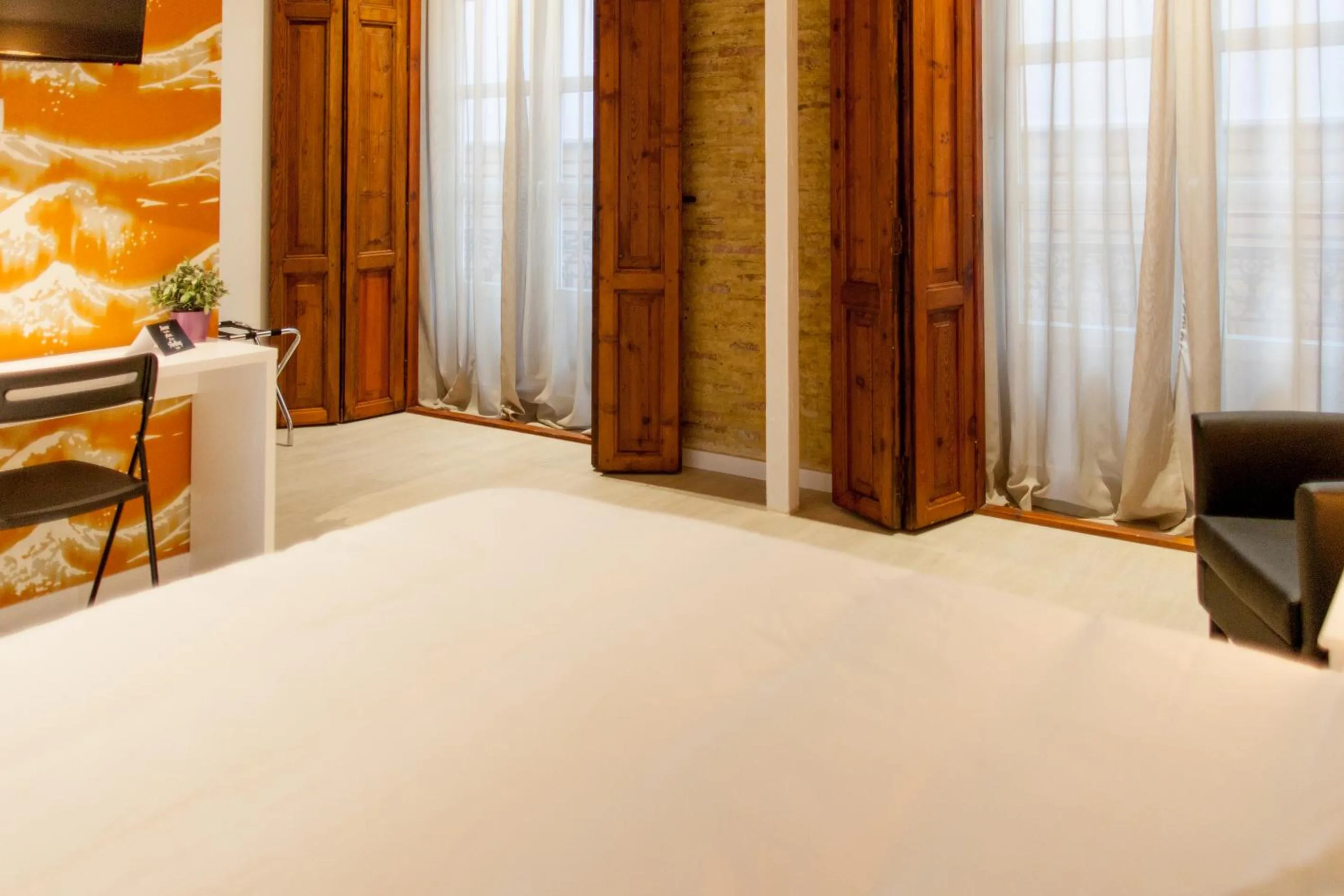 Day, Bed in Host & Home