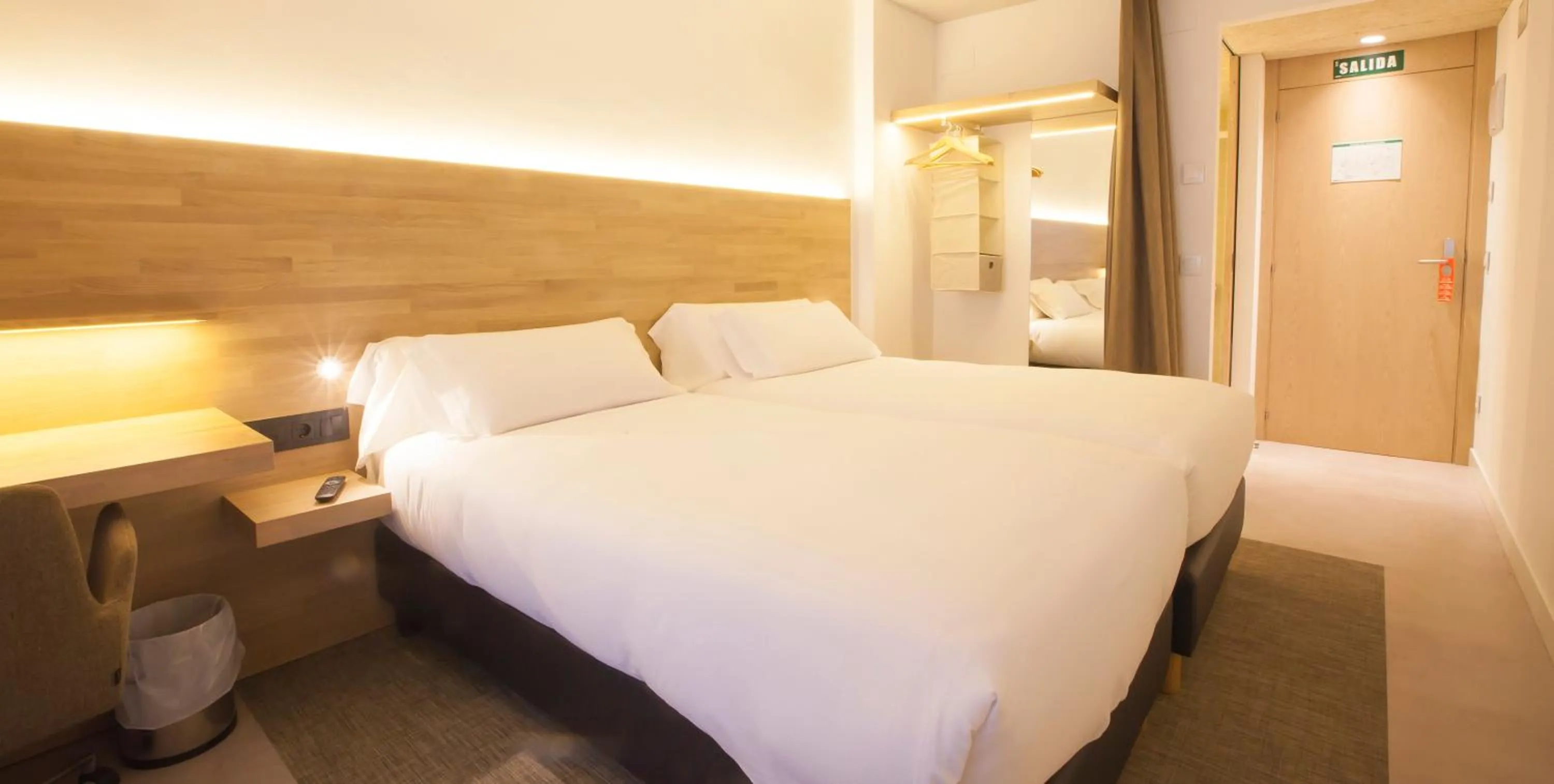 Photo of the whole room, Bed in Hotel A Pamplona