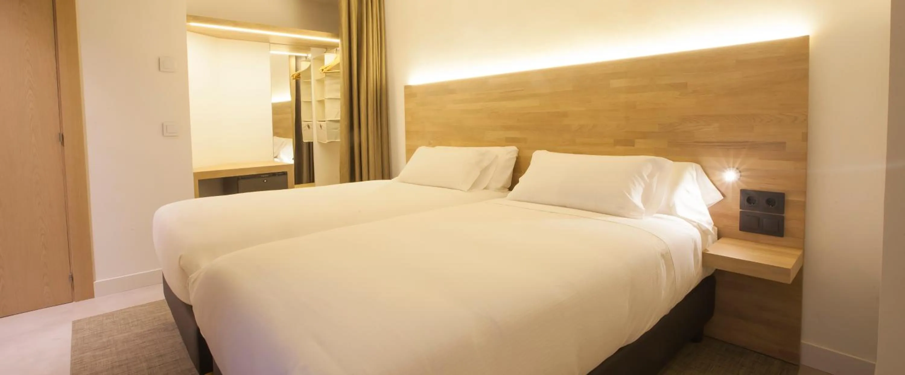 Photo of the whole room, Bed in Hotel A Pamplona