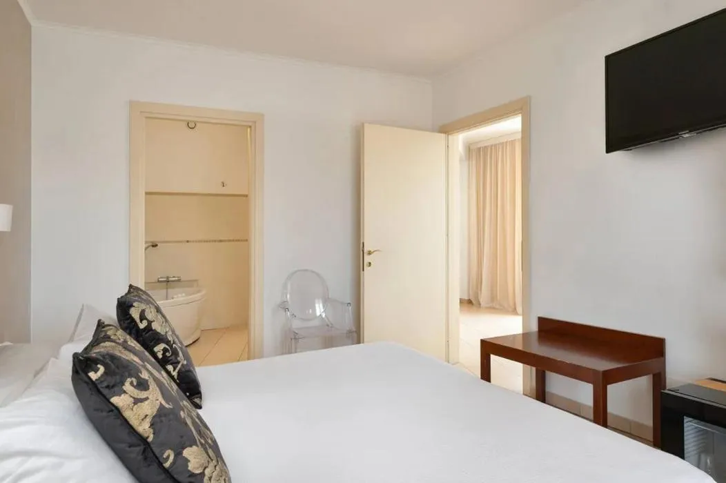 TV and multimedia, Bed in Grand Hotel Sofia