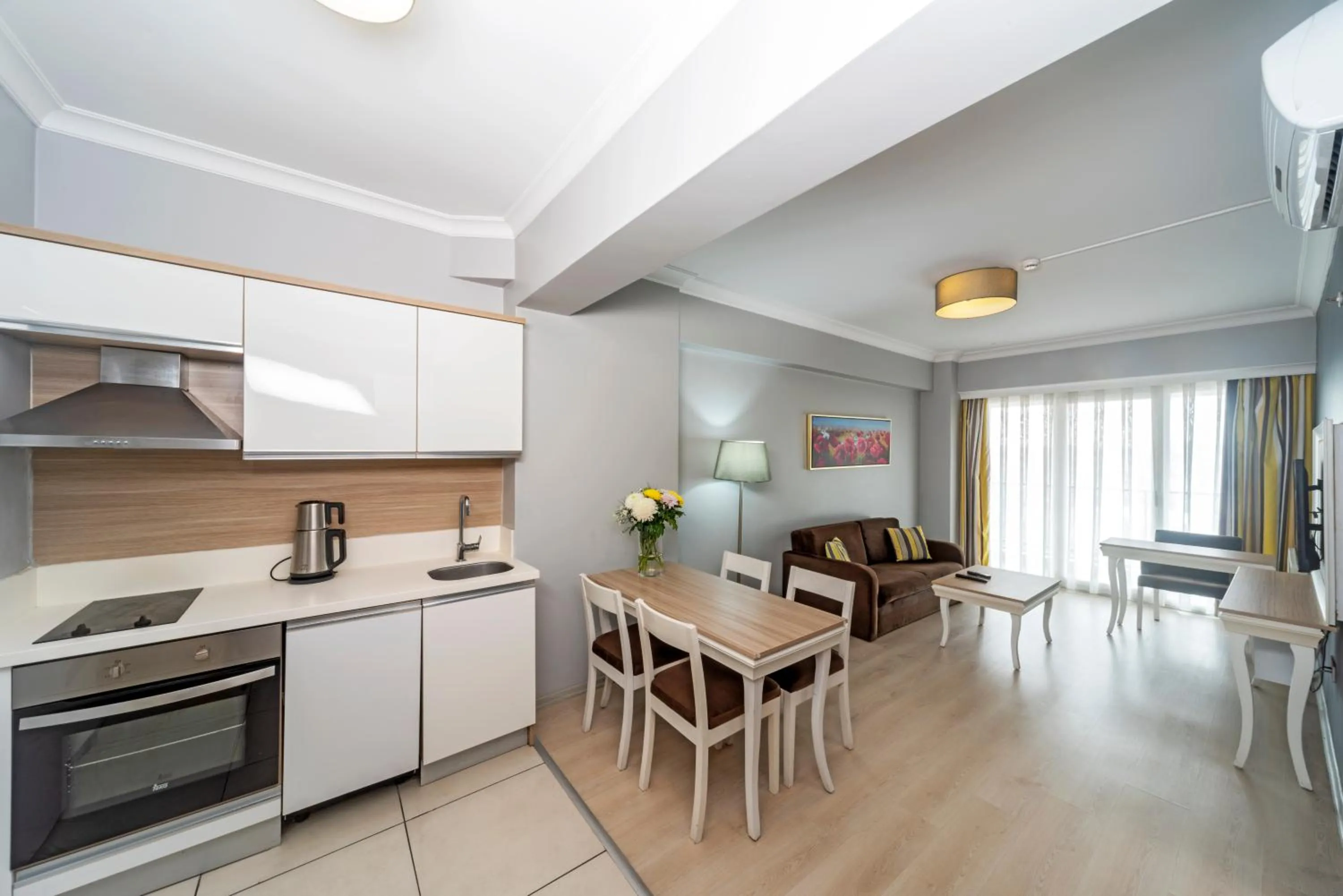 Kitchen or kitchenette in Serenity Suites Istanbul Airport