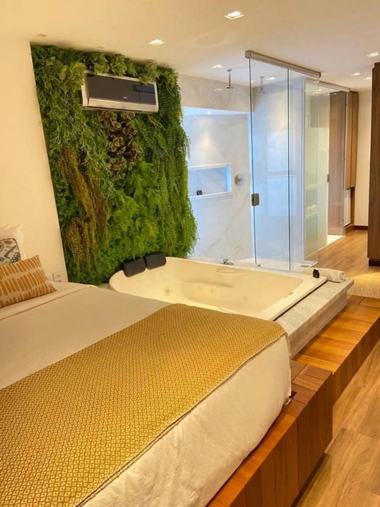 Hot Tub, Bed in Hotel Espadarte