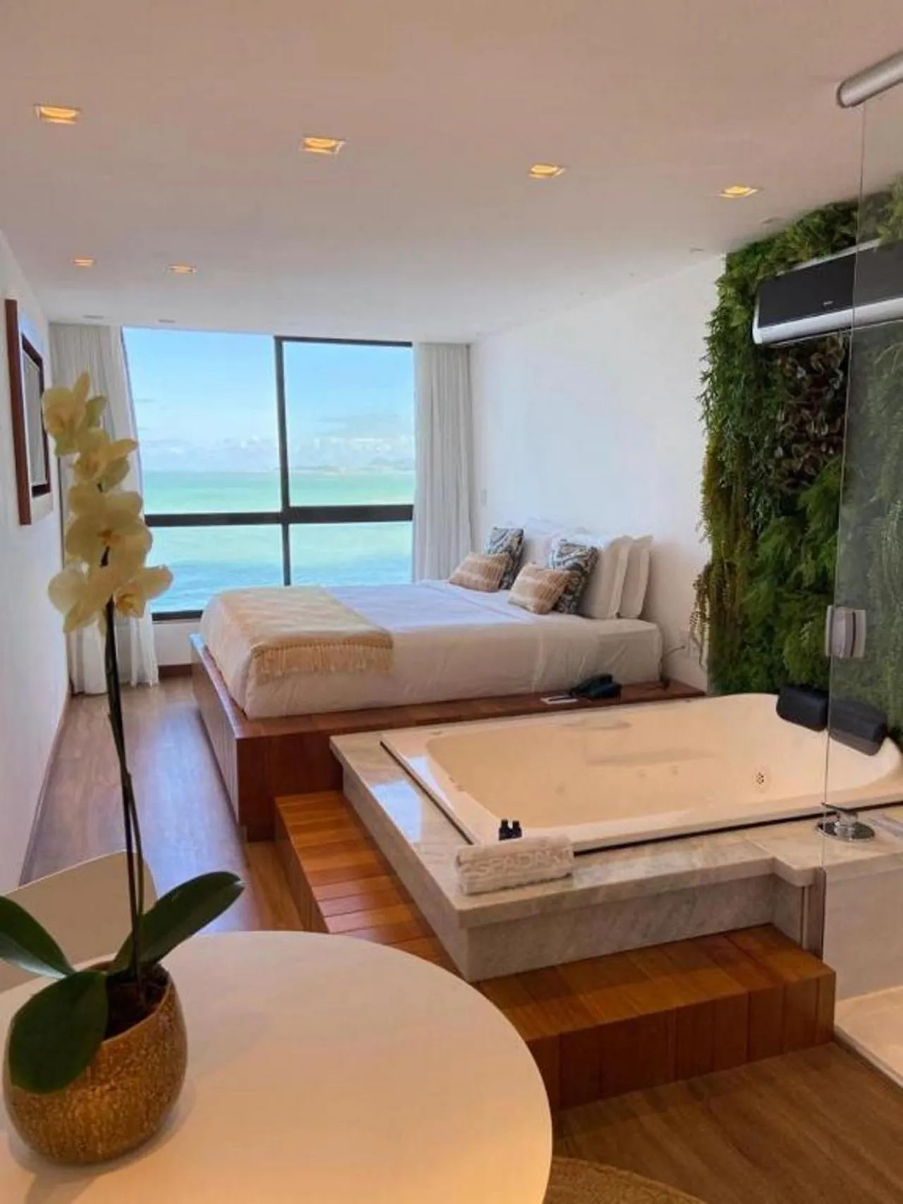 View (from property/room), Bed in Hotel Espadarte