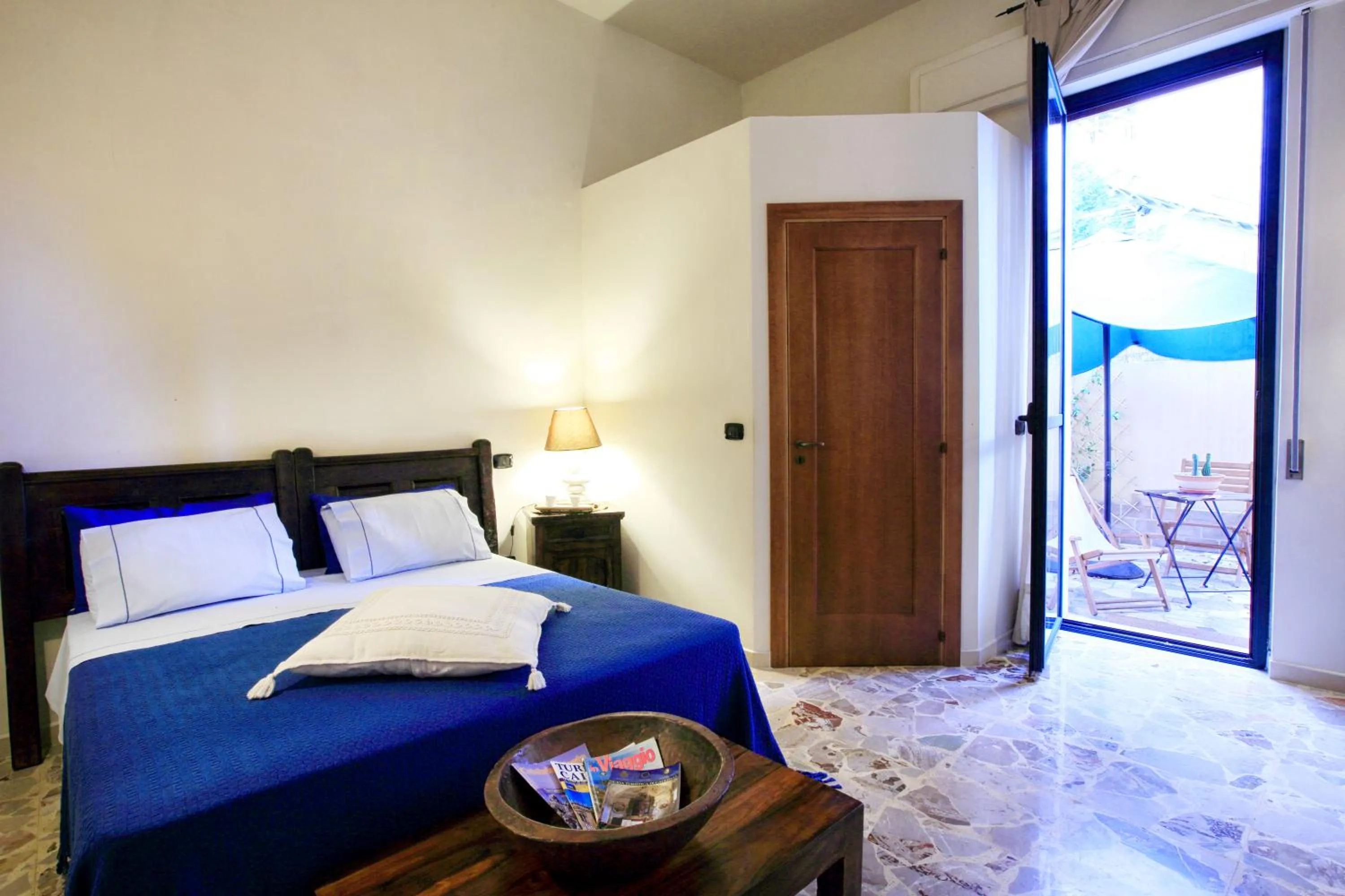 TV and multimedia, Bed in Kalinikta B&B