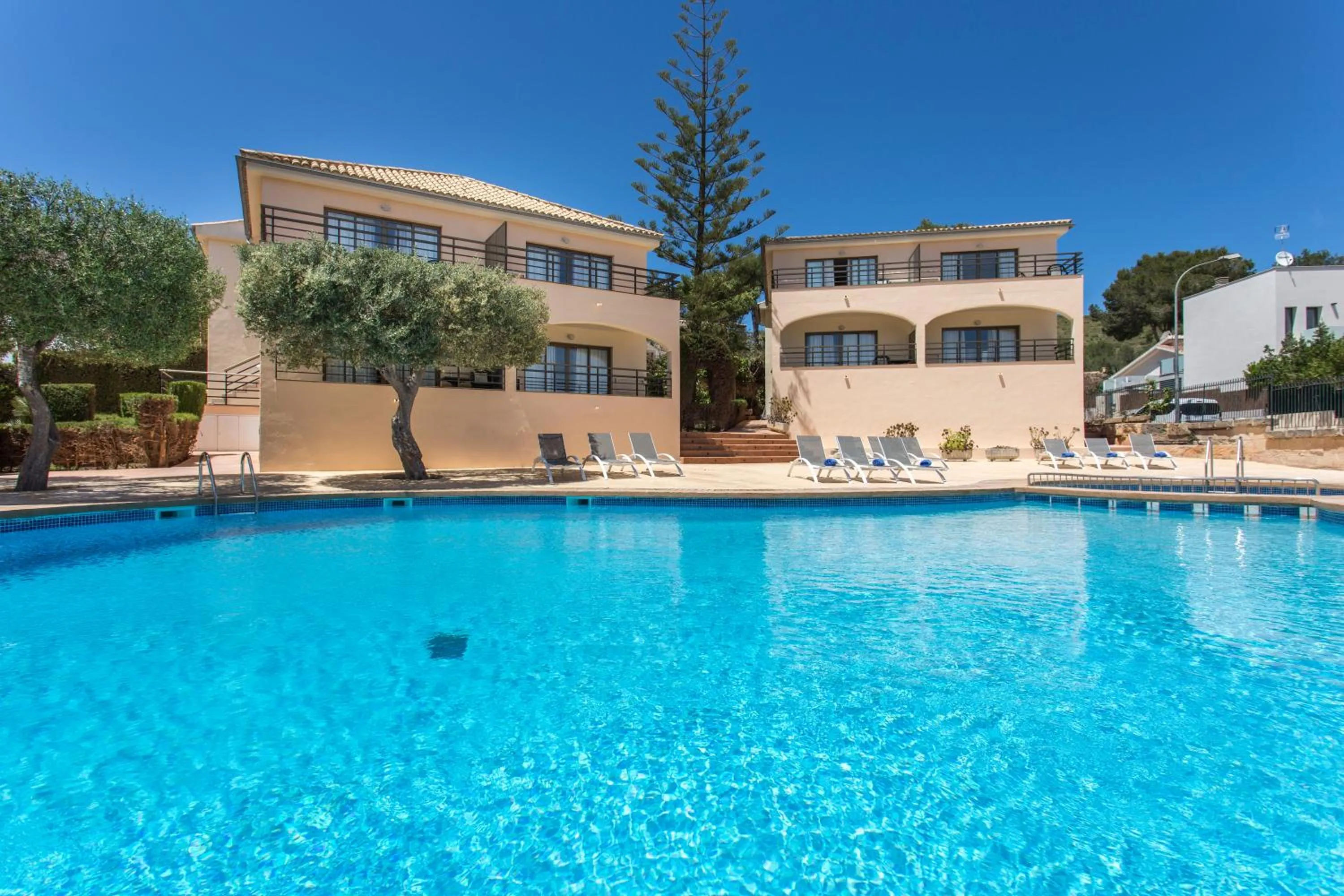 Swimming pool in Mar Hotels Alcanada