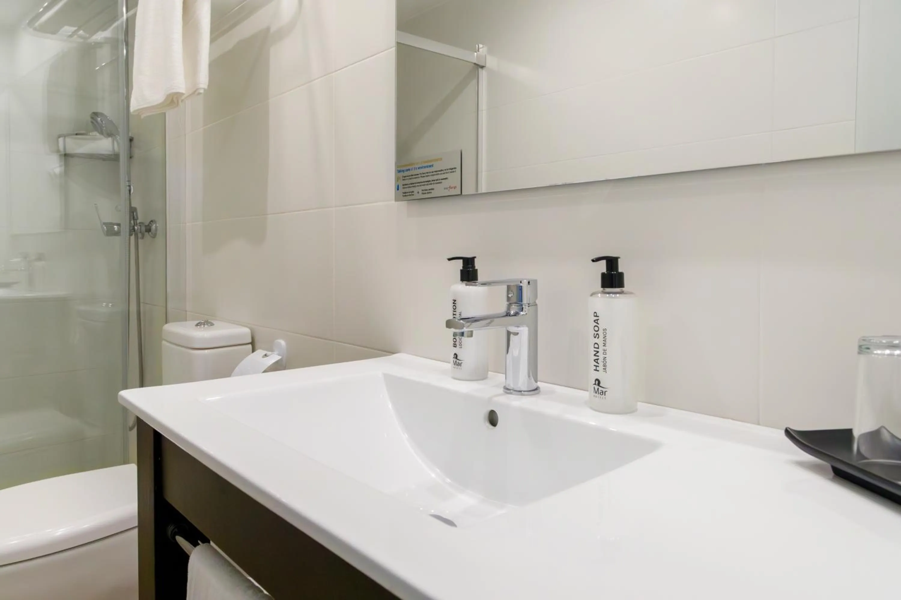 Shower in Mar Hotels Alcanada