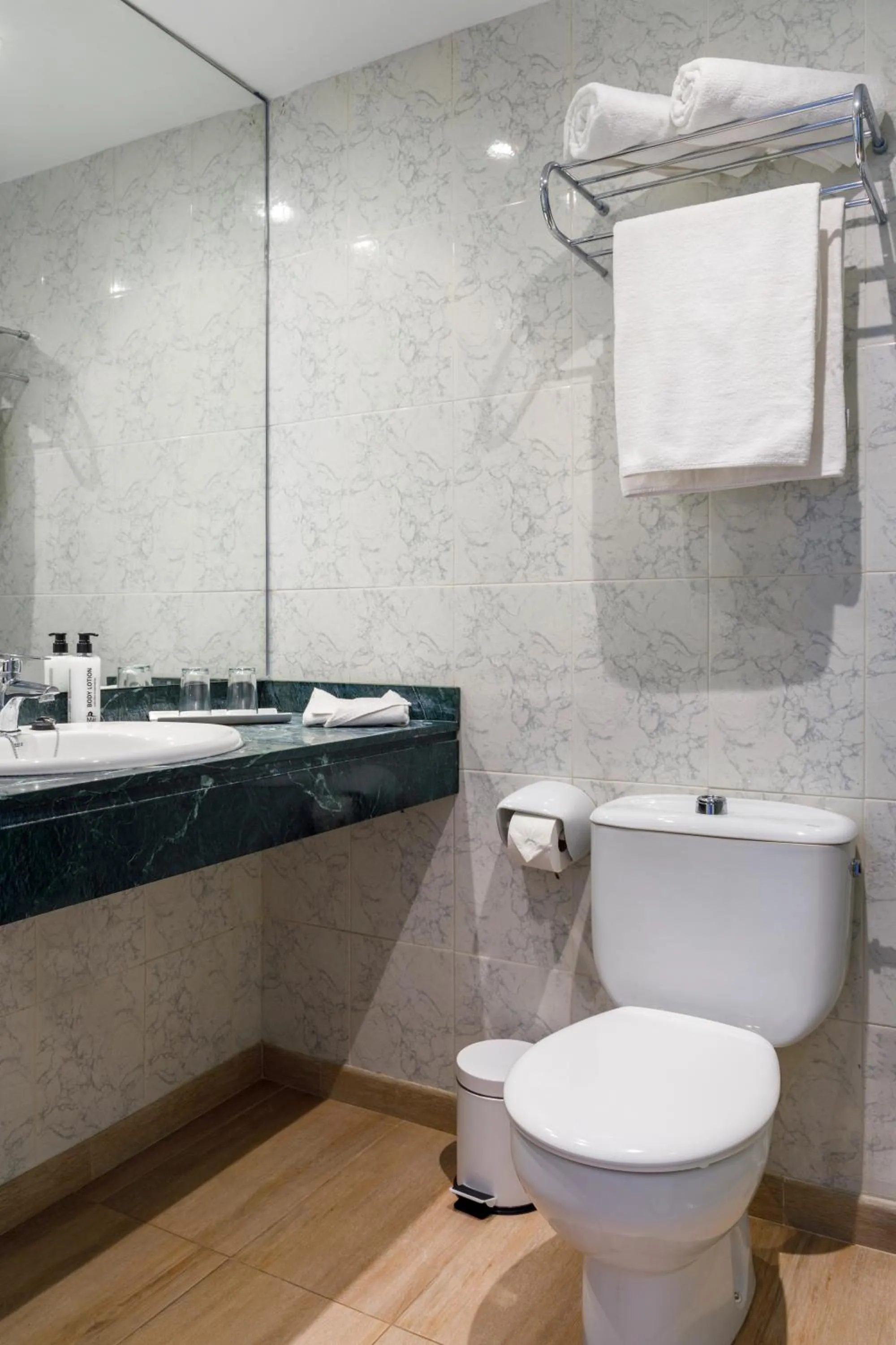 Shower in Mar Hotels Alcanada