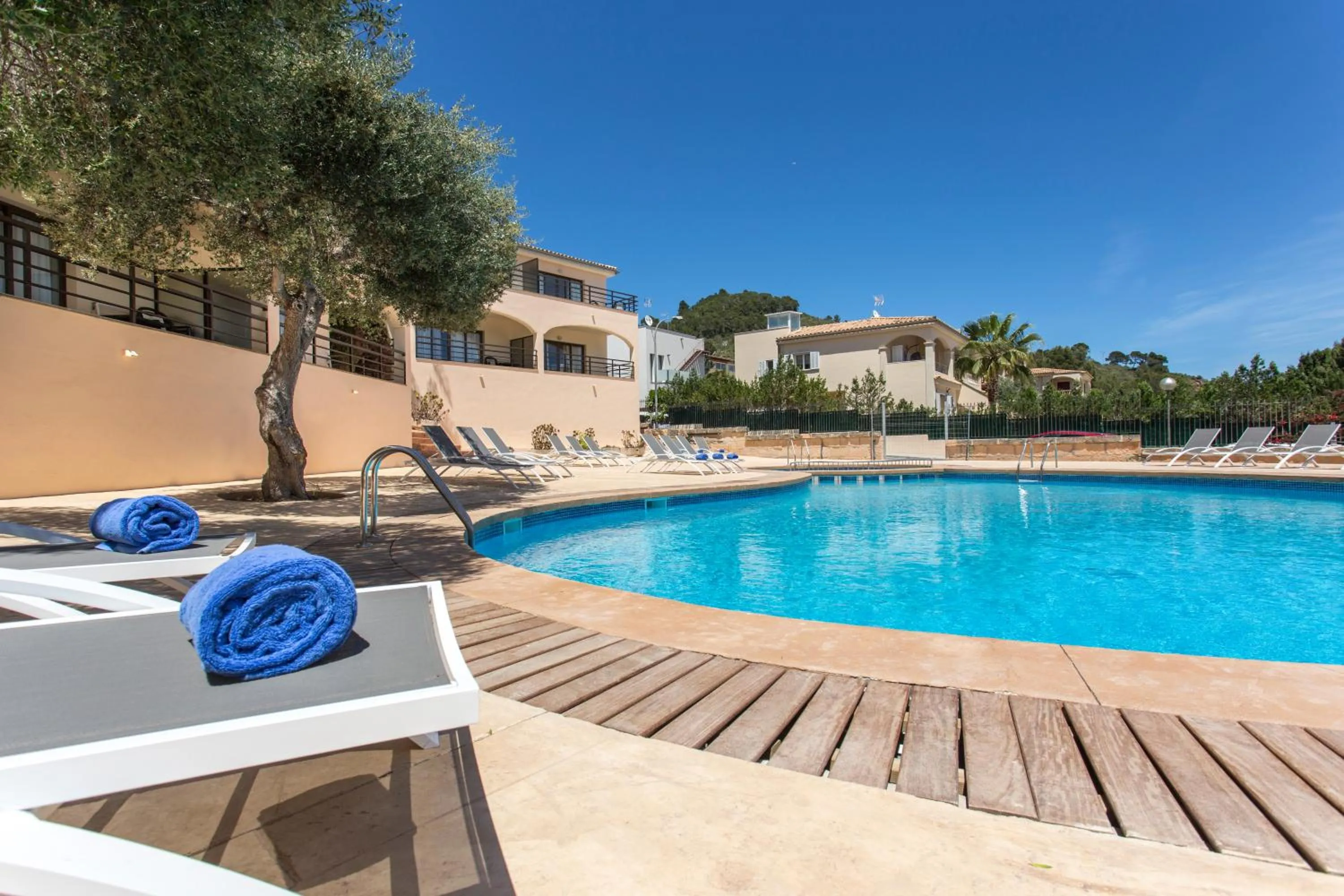 Swimming pool in Mar Hotels Alcanada