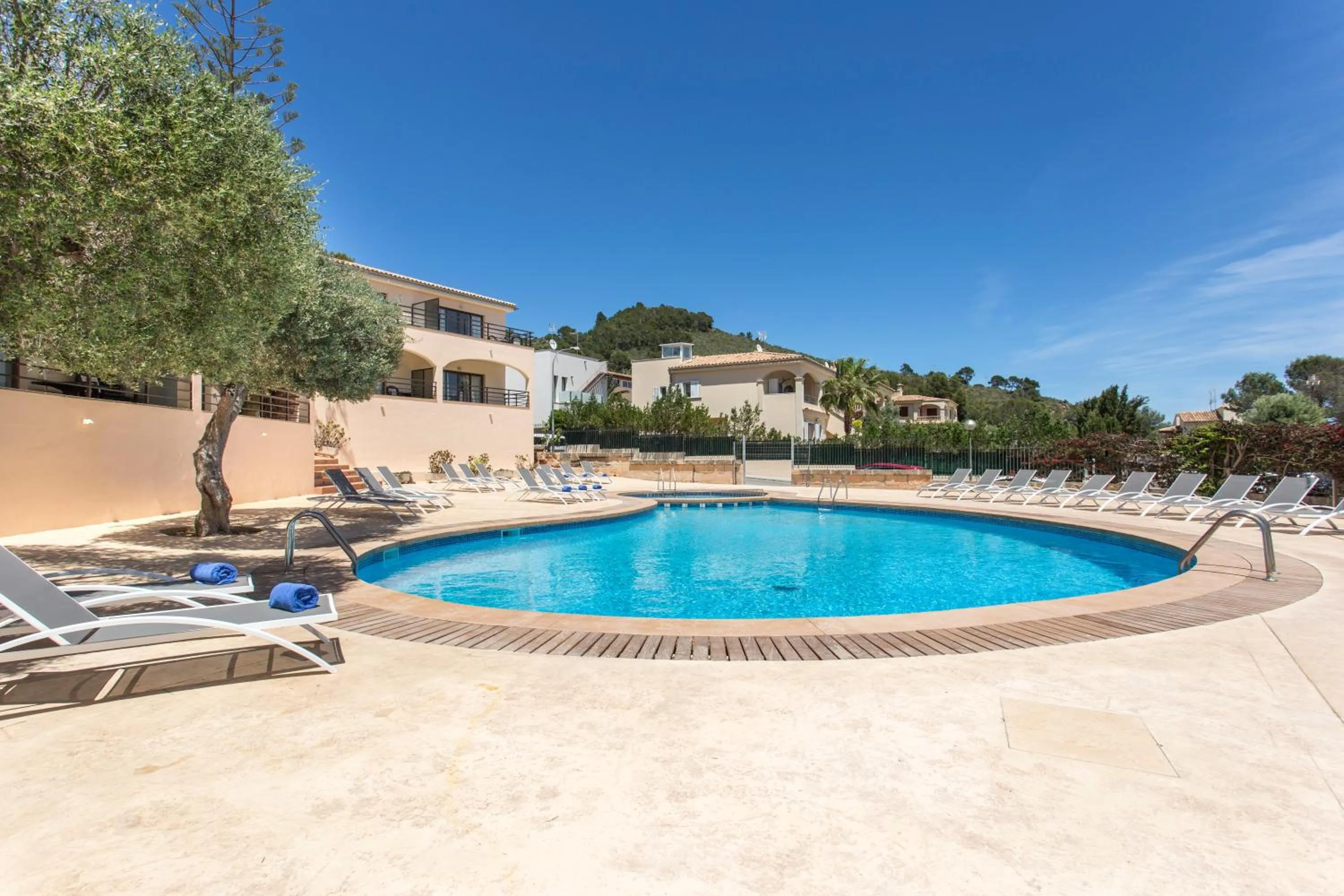 Swimming pool in Mar Hotels Alcanada