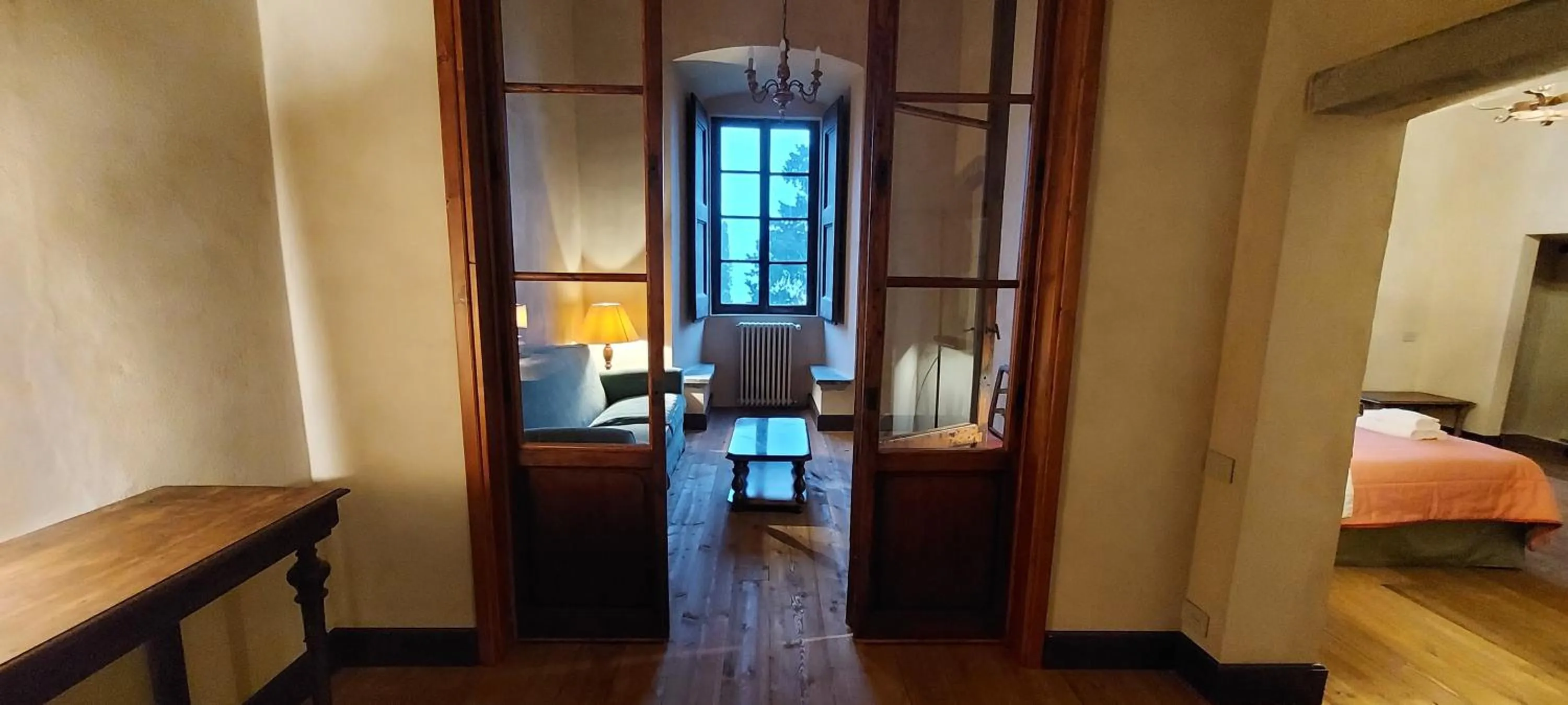 Seating area, Bed in Castello di Mugnana