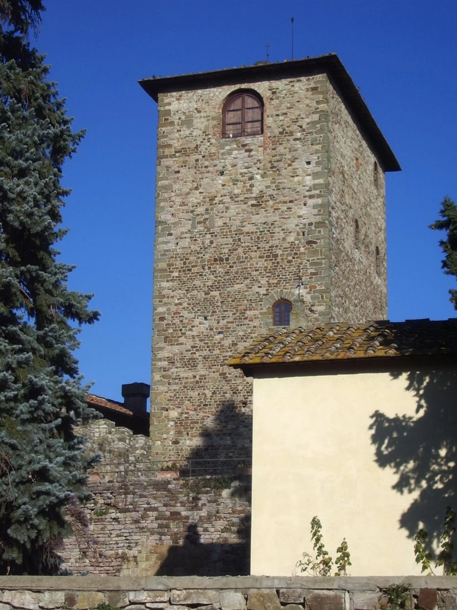 Property building in Castello di Mugnana