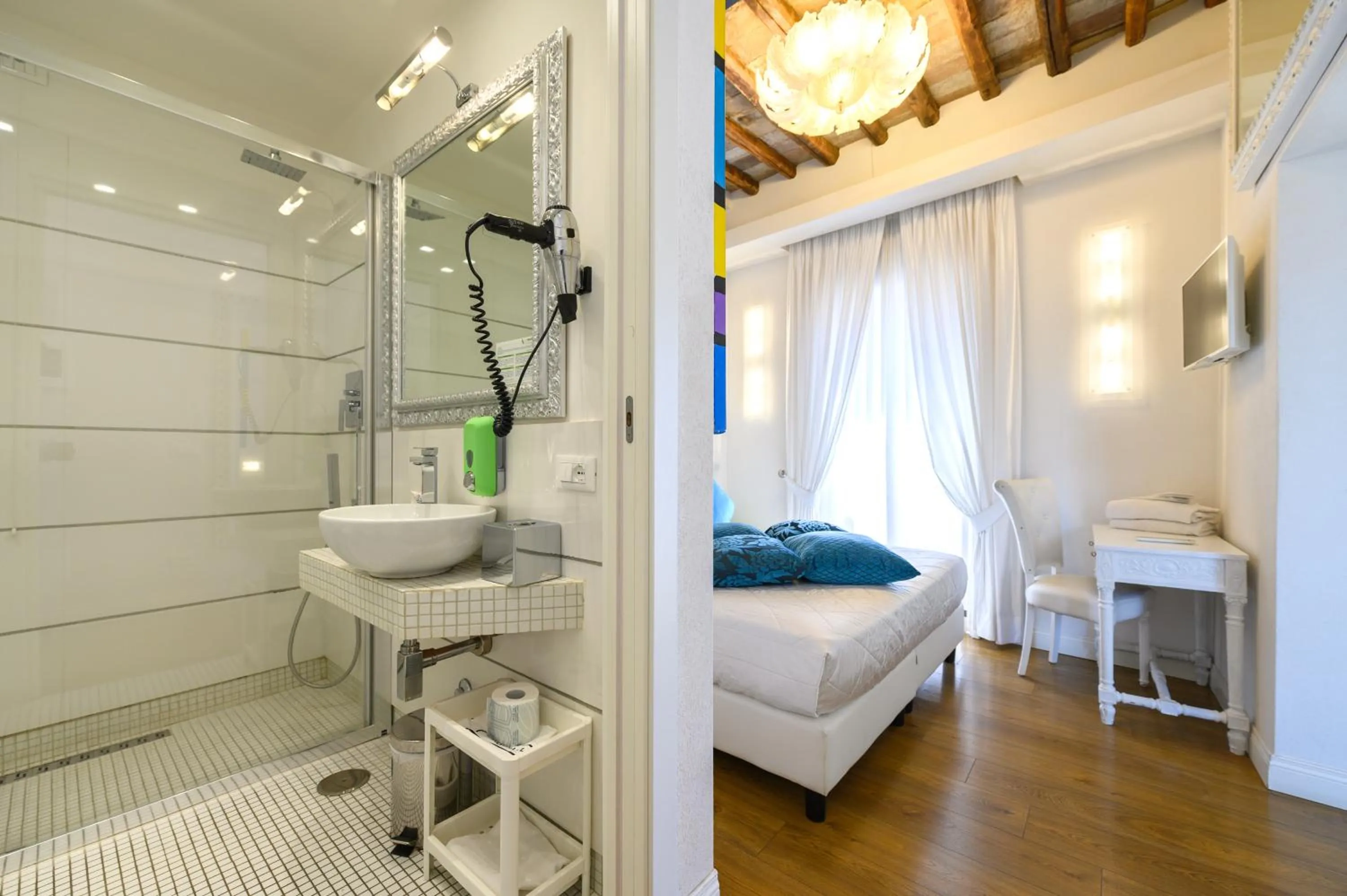 Shower in Domus Spagna Frattina