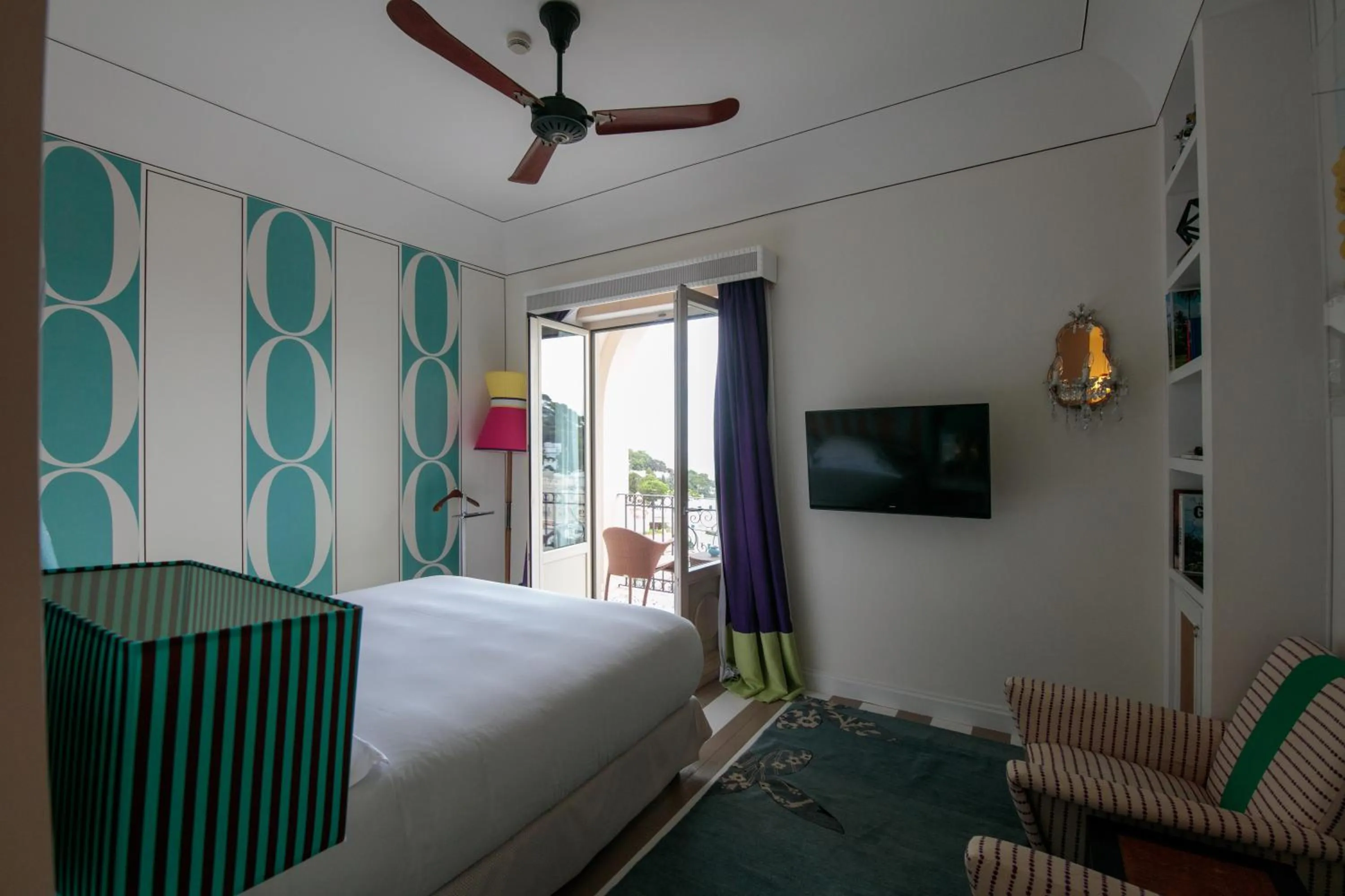 Sea view, Bed in Capri Tiberio Palace - The Leading Hotels of the World